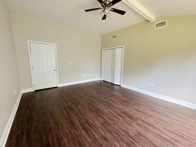Single Family Residence For Sale in Bell County , 301 N 21st Street, Temple, Texas 76504, 3 Bedroom, 1 Bathroom, 1 Garage spaces, 1,338 Sqft, built in 1952, mls#21336423, Real Estate Agent in Temple, Homes For Sale in Bell county, Homes For Sale in Temple, Realtor in Temple Texas, Real Estate Brokerage Independent Realty Texas, Luminita Cordes Realtor