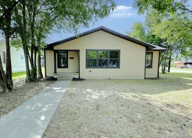 Single Family Residence For Sale in Bell County , 301 N 21st Street, Temple, Texas 76504, 3 Bedroom, 1 Bathroom, 1 Garage spaces, 1,338 Sqft, built in 1952, mls#21336423, Real Estate Agent in Temple, Homes For Sale in Bell county, Homes For Sale in Temple, Realtor in Temple Texas, Real Estate Brokerage Independent Realty Texas, Luminita Cordes Realtor