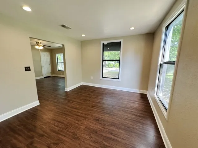 Single Family Residence For Sale in Bell County , 301 N 21st Street, Temple, Texas 76504, 3 Bedroom, 1 Bathroom, 1 Garage spaces, 1,338 Sqft, built in 1952, mls#21336423, Real Estate Agent in Temple, Homes For Sale in Bell county, Homes For Sale in Temple, Realtor in Temple Texas, Real Estate Brokerage Independent Realty Texas, Luminita Cordes Realtor