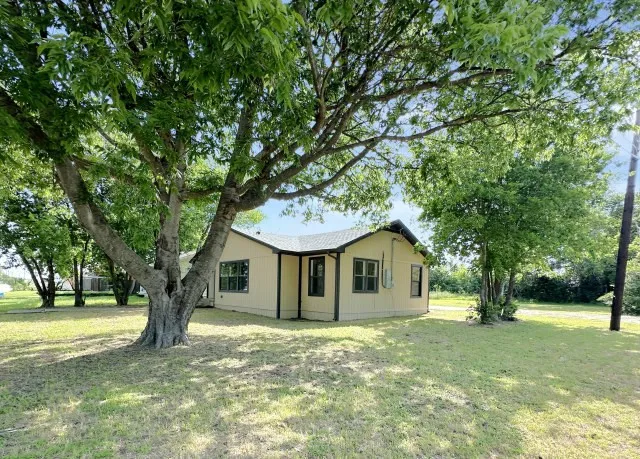 Single Family Residence For Sale in Bell County , 301 N 21st Street, Temple, Texas 76504, 3 Bedroom, 1 Bathroom, 1 Garage spaces, 1,338 Sqft, built in 1952, mls#21336423, Real Estate Agent in Temple, Homes For Sale in Bell county, Homes For Sale in Temple, Realtor in Temple Texas, Real Estate Brokerage Independent Realty Texas, Luminita Cordes Realtor