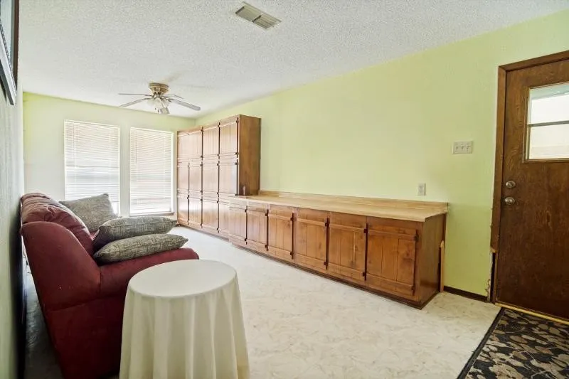 Single Family Residence For Sale in Collin County , 13399 Briarcove Road, Anna, Texas 75409, 4 Bedroom, 2 Bathroom, 3 Garage spaces, 2,770 Sqft, built in 1984, mls#21336283, Real Estate Agent in Anna, Homes For Sale in Collin county, Homes For Sale in Anna, Realtor in Anna Texas, Real Estate Brokerage Independent Realty Texas, Luminita Cordes Realtor