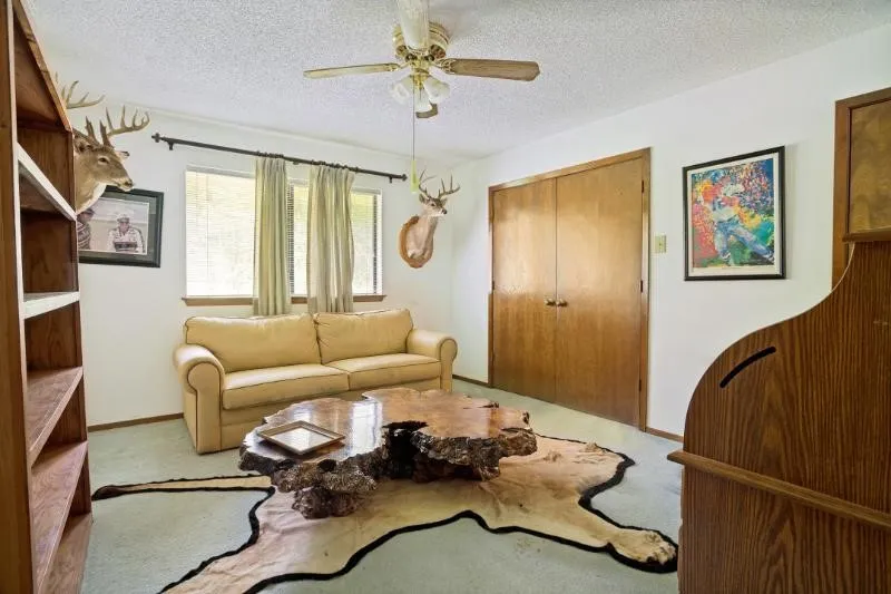 Single Family Residence For Sale in Collin County , 13399 Briarcove Road, Anna, Texas 75409, 4 Bedroom, 2 Bathroom, 3 Garage spaces, 2,770 Sqft, built in 1984, mls#21336283, Real Estate Agent in Anna, Homes For Sale in Collin county, Homes For Sale in Anna, Realtor in Anna Texas, Real Estate Brokerage Independent Realty Texas, Luminita Cordes Realtor