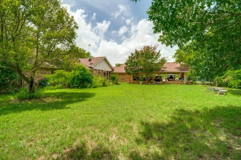 Single Family Residence For Sale in Collin County , 13399 Briarcove Road, Anna, Texas 75409, 4 Bedroom, 2 Bathroom, 3 Garage spaces, 2,770 Sqft, built in 1984, mls#21336283, Real Estate Agent in Anna, Homes For Sale in Collin county, Homes For Sale in Anna, Realtor in Anna Texas, Real Estate Brokerage Independent Realty Texas, Luminita Cordes Realtor