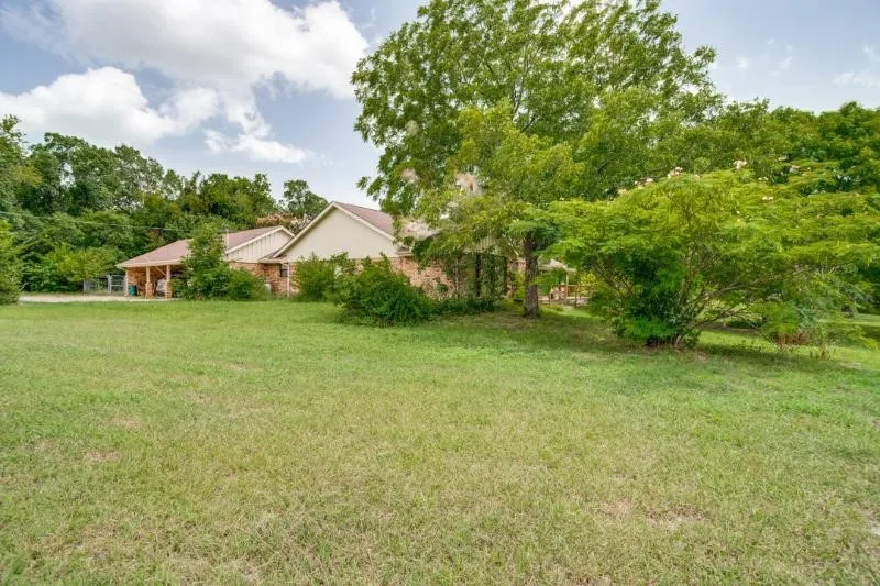 Single Family Residence For Sale in Collin County , 13399 Briarcove Road, Anna, Texas 75409, 4 Bedroom, 2 Bathroom, 3 Garage spaces, 2,770 Sqft, built in 1984, mls#21336283, Real Estate Agent in Anna, Homes For Sale in Collin county, Homes For Sale in Anna, Realtor in Anna Texas, Real Estate Brokerage Independent Realty Texas, Luminita Cordes Realtor