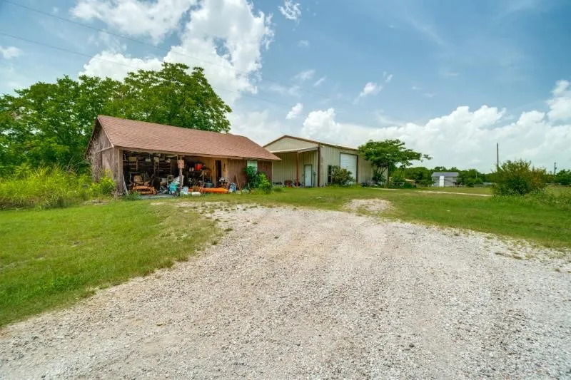Single Family Residence For Sale in Collin County , 13399 Briarcove Road, Anna, Texas 75409, 4 Bedroom, 2 Bathroom, 3 Garage spaces, 2,770 Sqft, built in 1984, mls#21336283, Real Estate Agent in Anna, Homes For Sale in Collin county, Homes For Sale in Anna, Realtor in Anna Texas, Real Estate Brokerage Independent Realty Texas, Luminita Cordes Realtor