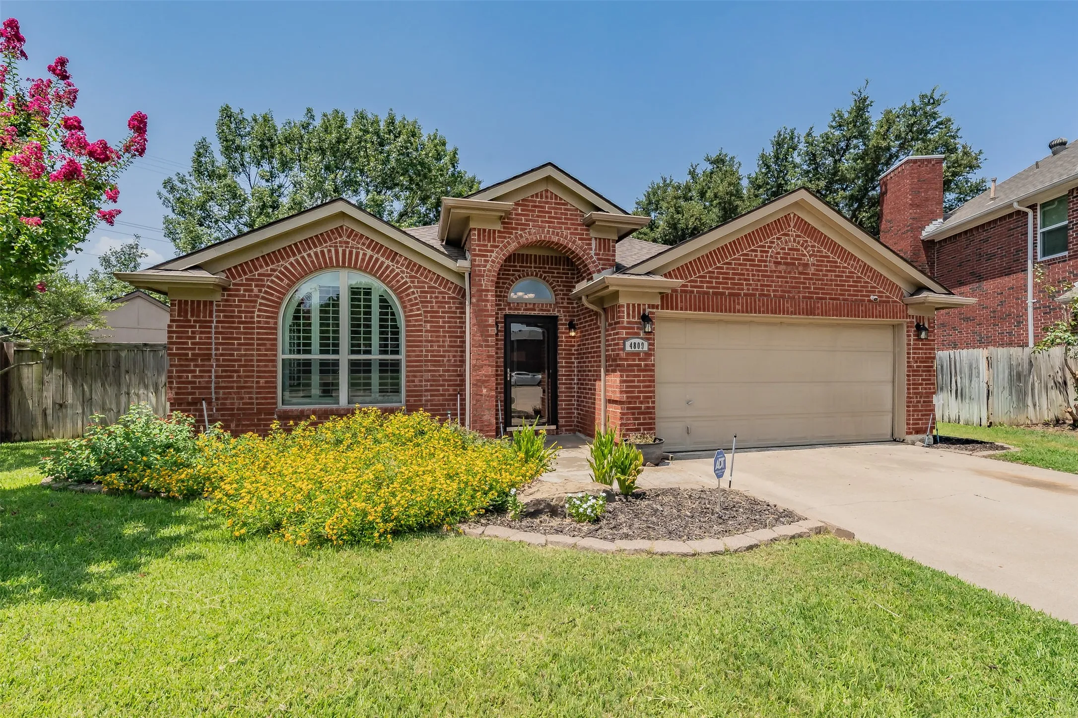 Single Family Residence For Sale in Denton County , 4809 Summit Circle, Flower Mound, Texas 75028, 3 Bedroom, 2 Bathroom, 2 Garage spaces, 1,750 Sqft, built in 1993, mls#21334583, Real Estate Agent in Flower Mound, Homes For Sale in Denton county, Homes For Sale in Flower Mound, Realtor in Flower Mound Texas, Real Estate Brokerage Independent Realty Texas, Luminita Cordes Realtor