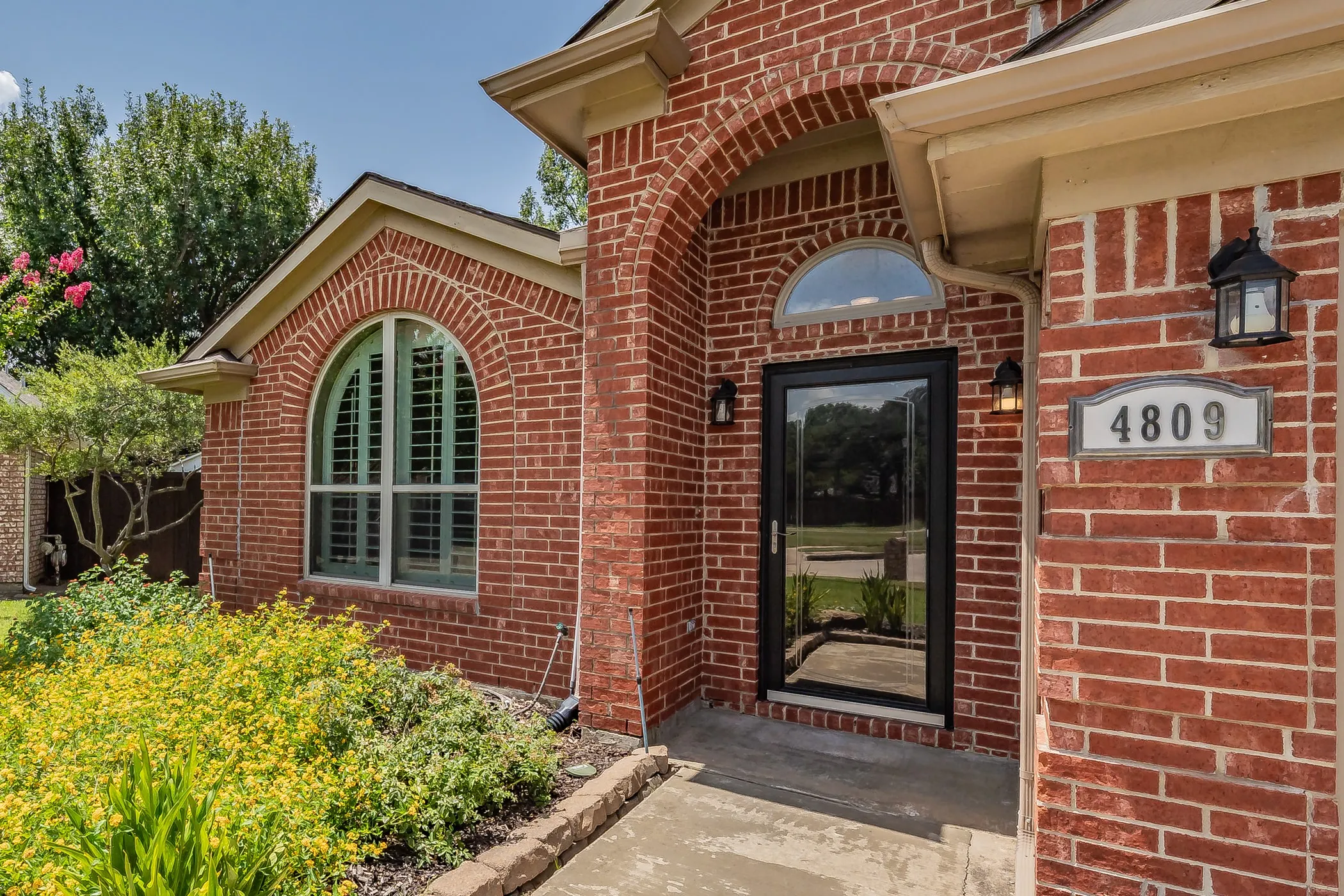 Covered entry patio to greet your guests.