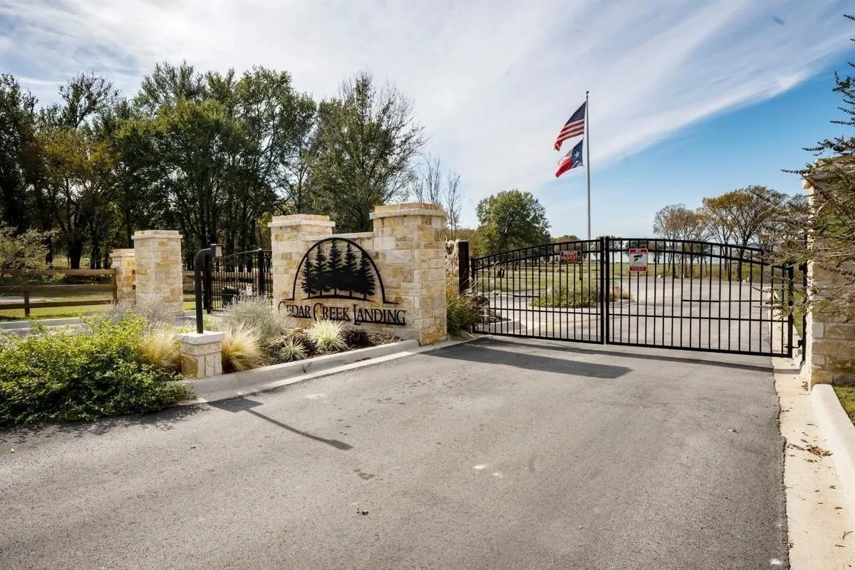 Unimproved Land For Sale in Kaufman County , 1582 Shoreline Drive, Mabank, Texas 75143, 0, 0, Garage spaces, 0 Sqft, built in 0, mls#21335572, Real Estate Agent in Mabank, Homes For Sale in Kaufman county, Homes For Sale in Mabank, Realtor in Mabank Texas, Real Estate Brokerage Independent Realty Texas, Luminita Cordes Realtor