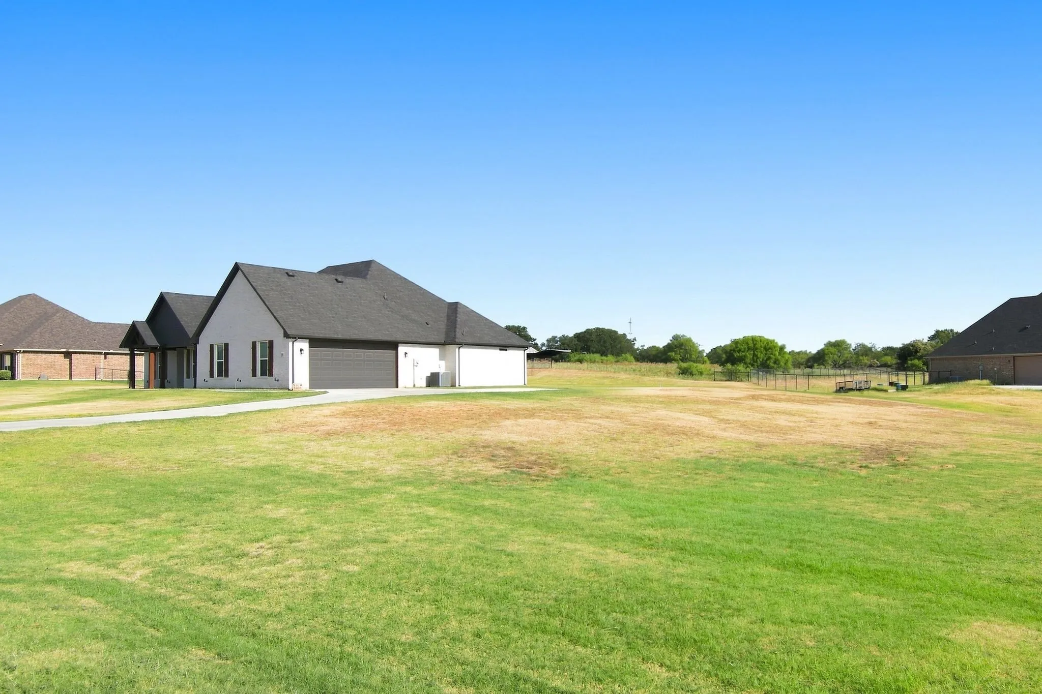 Single Family Residence For Sale in Wise County , 121 Friendship Way, Boyd, Texas 76023, 3 Bedroom, 3 Bathroom, 2 Garage spaces, 2,389 Sqft, built in 2022, mls#21336089, Real Estate Agent in Boyd, Homes For Sale in Wise county, Homes For Sale in Boyd, Realtor in Boyd Texas, Real Estate Brokerage Independent Realty Texas, Luminita Cordes Realtor