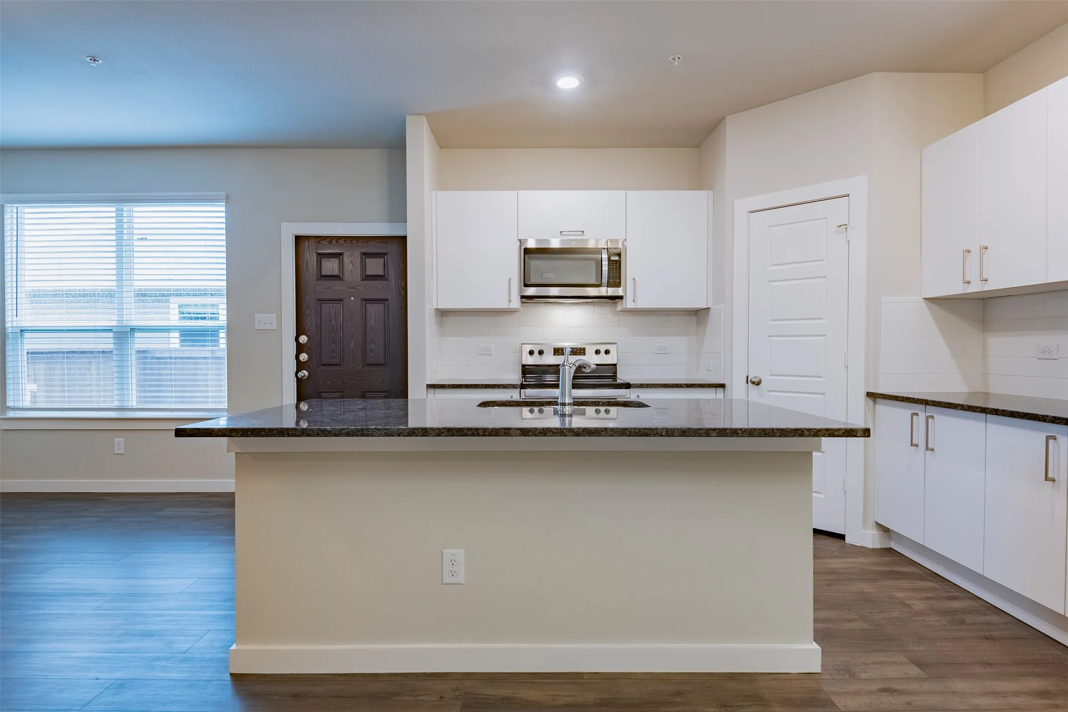 Apartment For Rent in Ellis County , 653 Wheatfield Drive, Venus, Texas 76084, 2 Bedroom, 2 Bathroom, 1 Garage spaces, 1,134 Sqft, built in 2023, mls#21336457, Real Estate Agent in Venus, Homes For Rent in Ellis county, Homes For Rent in Venus, Realtor in Venus Texas, Real Estate Brokerage Independent Realty Texas, Luminita Cordes Realtor