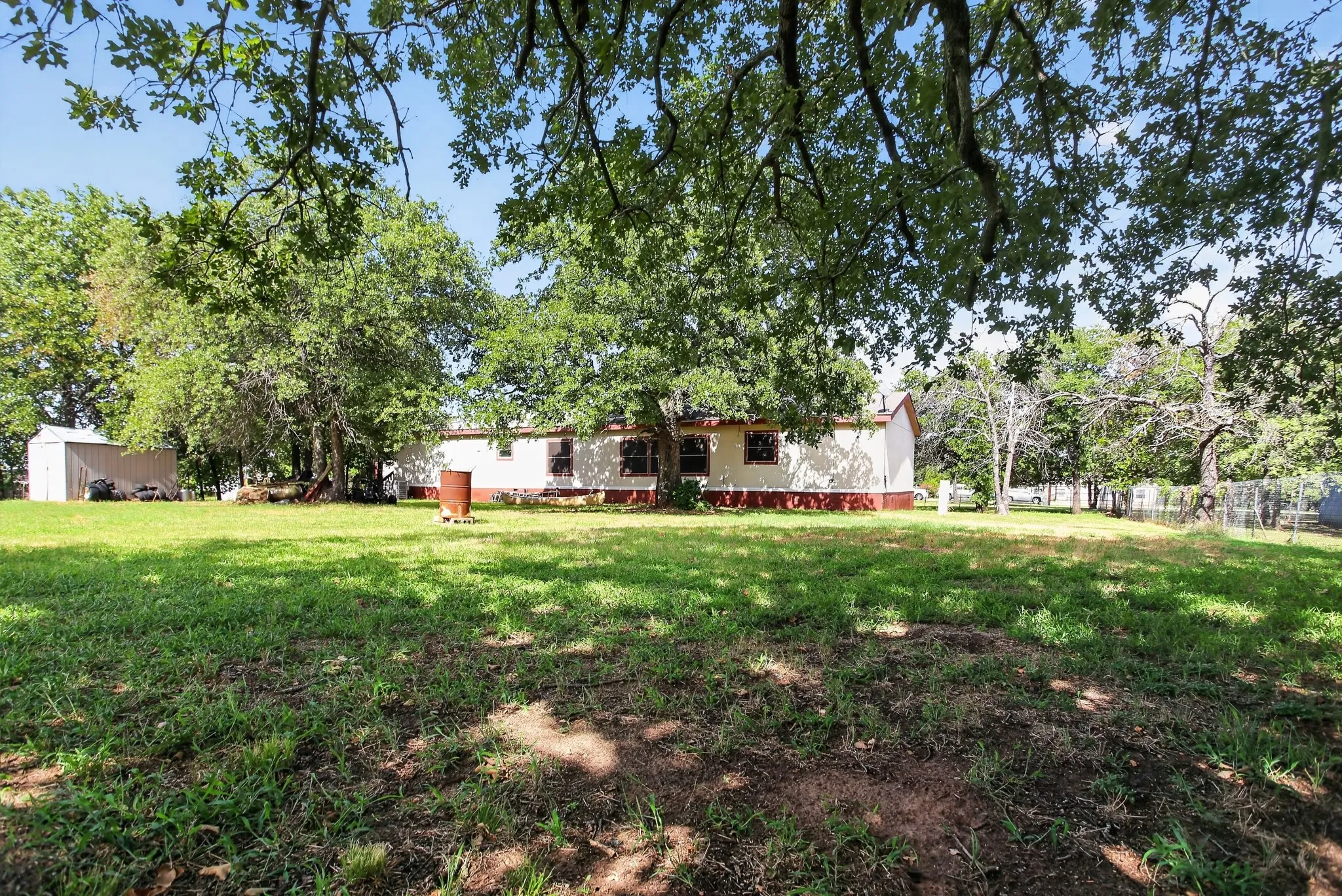 Manufactured Home For Sale in Wise County , 403 Prairie Lane, Azle, Texas 76020, 4 Bedroom, 2 Bathroom, Garage spaces, 2,128 Sqft, built in 2004, Price $225,000, mls#21336023, Real Estate Agent in Azle, Homes For Sale in Wise county, Homes For Sale in Azle, Realtor in Azle Texas, Real Estate Brokerage Independent Realty Texas, Luminita Cordes Realtor