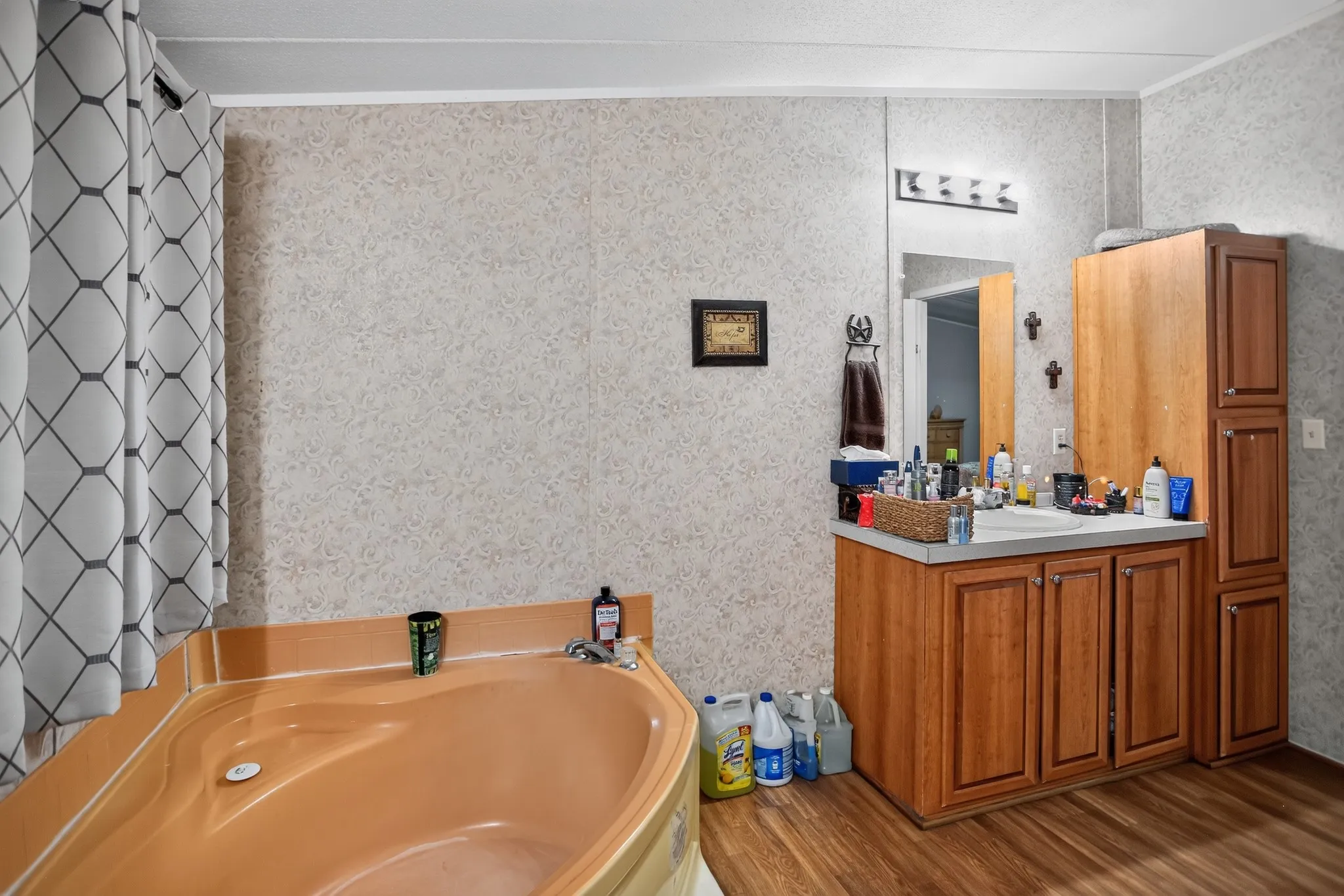 Manufactured Home For Sale in Wise County , 403 Prairie Lane, Azle, Texas 76020, 4 Bedroom, 2 Bathroom, Garage spaces, 2,128 Sqft, built in 2004, Price $225,000, mls#21336023, Real Estate Agent in Azle, Homes For Sale in Wise county, Homes For Sale in Azle, Realtor in Azle Texas, Real Estate Brokerage Independent Realty Texas, Luminita Cordes Realtor