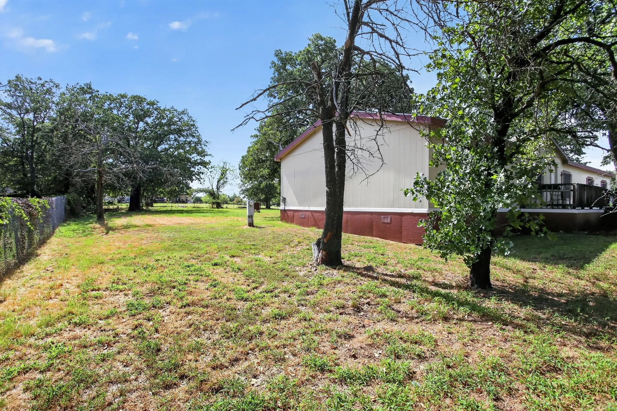 Manufactured Home For Sale in Wise County , 403 Prairie Lane, Azle, Texas 76020, 4 Bedroom, 2 Bathroom, Garage spaces, 2,128 Sqft, built in 2004, Price $225,000, mls#21336023, Real Estate Agent in Azle, Homes For Sale in Wise county, Homes For Sale in Azle, Realtor in Azle Texas, Real Estate Brokerage Independent Realty Texas, Luminita Cordes Realtor