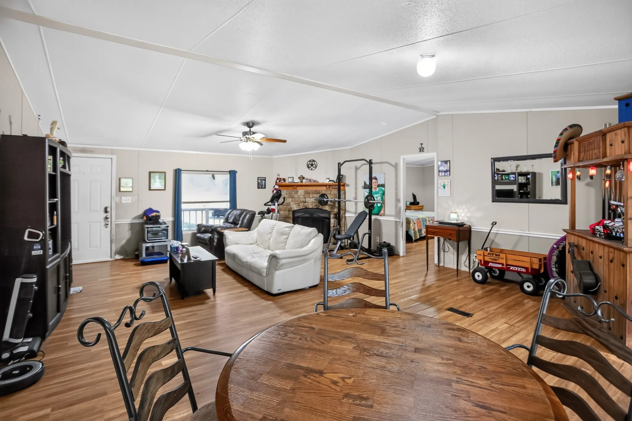 Manufactured Home For Sale in Wise County , 403 Prairie Lane, Azle, Texas 76020, 4 Bedroom, 2 Bathroom, Garage spaces, 2,128 Sqft, built in 2004, Price $225,000, mls#21336023, Real Estate Agent in Azle, Homes For Sale in Wise county, Homes For Sale in Azle, Realtor in Azle Texas, Real Estate Brokerage Independent Realty Texas, Luminita Cordes Realtor