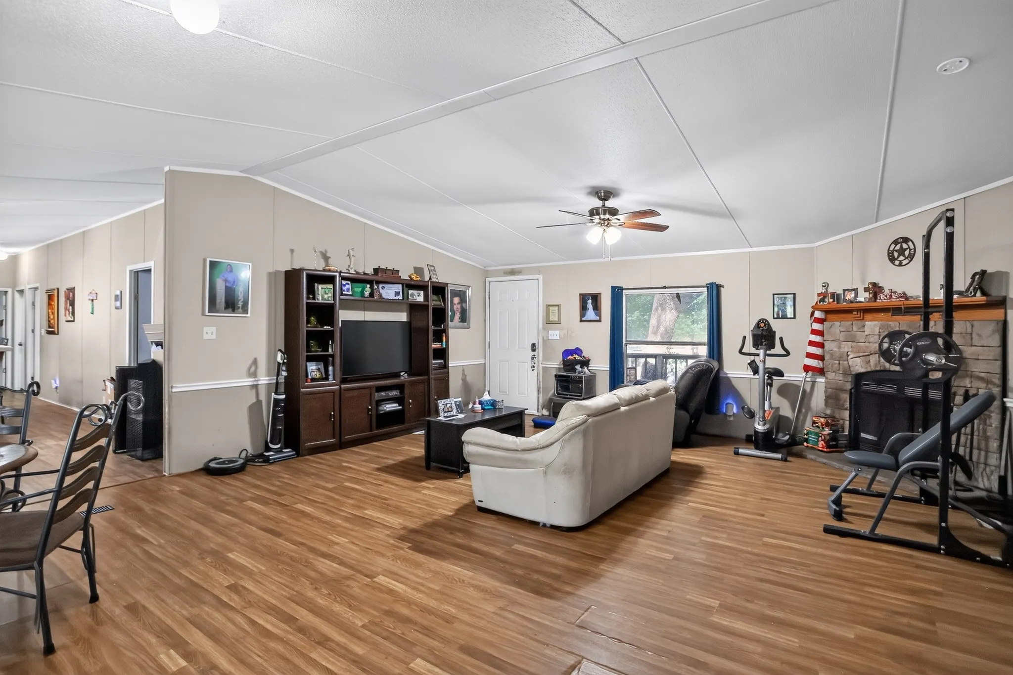 Manufactured Home For Sale in Wise County , 403 Prairie Lane, Azle, Texas 76020, 4 Bedroom, 2 Bathroom, Garage spaces, 2,128 Sqft, built in 2004, Price $225,000, mls#21336023, Real Estate Agent in Azle, Homes For Sale in Wise county, Homes For Sale in Azle, Realtor in Azle Texas, Real Estate Brokerage Independent Realty Texas, Luminita Cordes Realtor