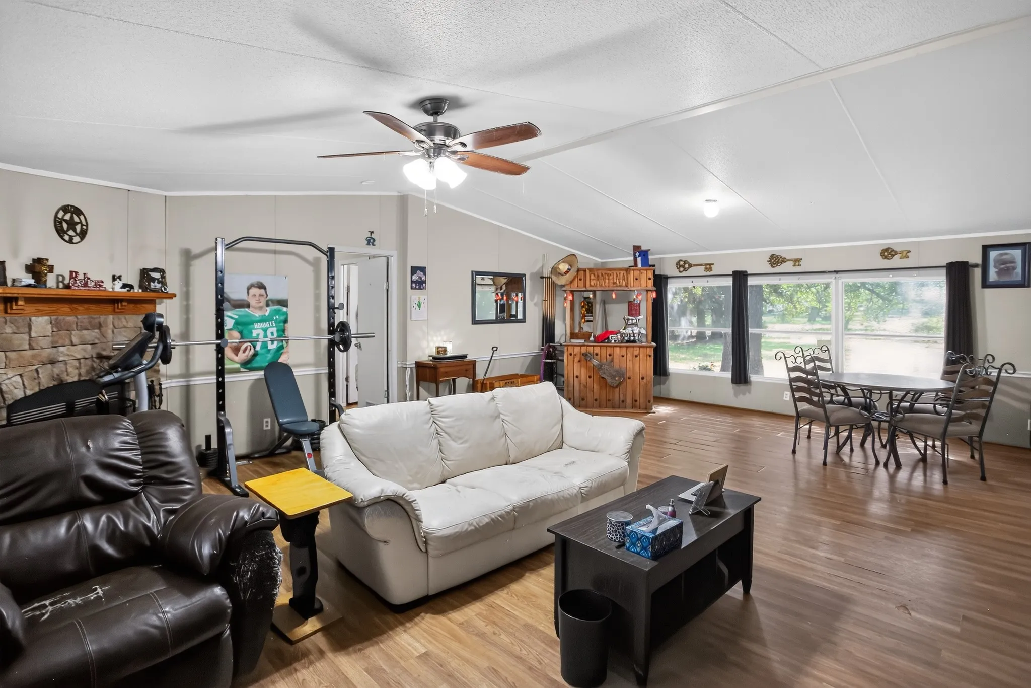 Manufactured Home For Sale in Wise County , 403 Prairie Lane, Azle, Texas 76020, 4 Bedroom, 2 Bathroom, Garage spaces, 2,128 Sqft, built in 2004, Price $225,000, mls#21336023, Real Estate Agent in Azle, Homes For Sale in Wise county, Homes For Sale in Azle, Realtor in Azle Texas, Real Estate Brokerage Independent Realty Texas, Luminita Cordes Realtor