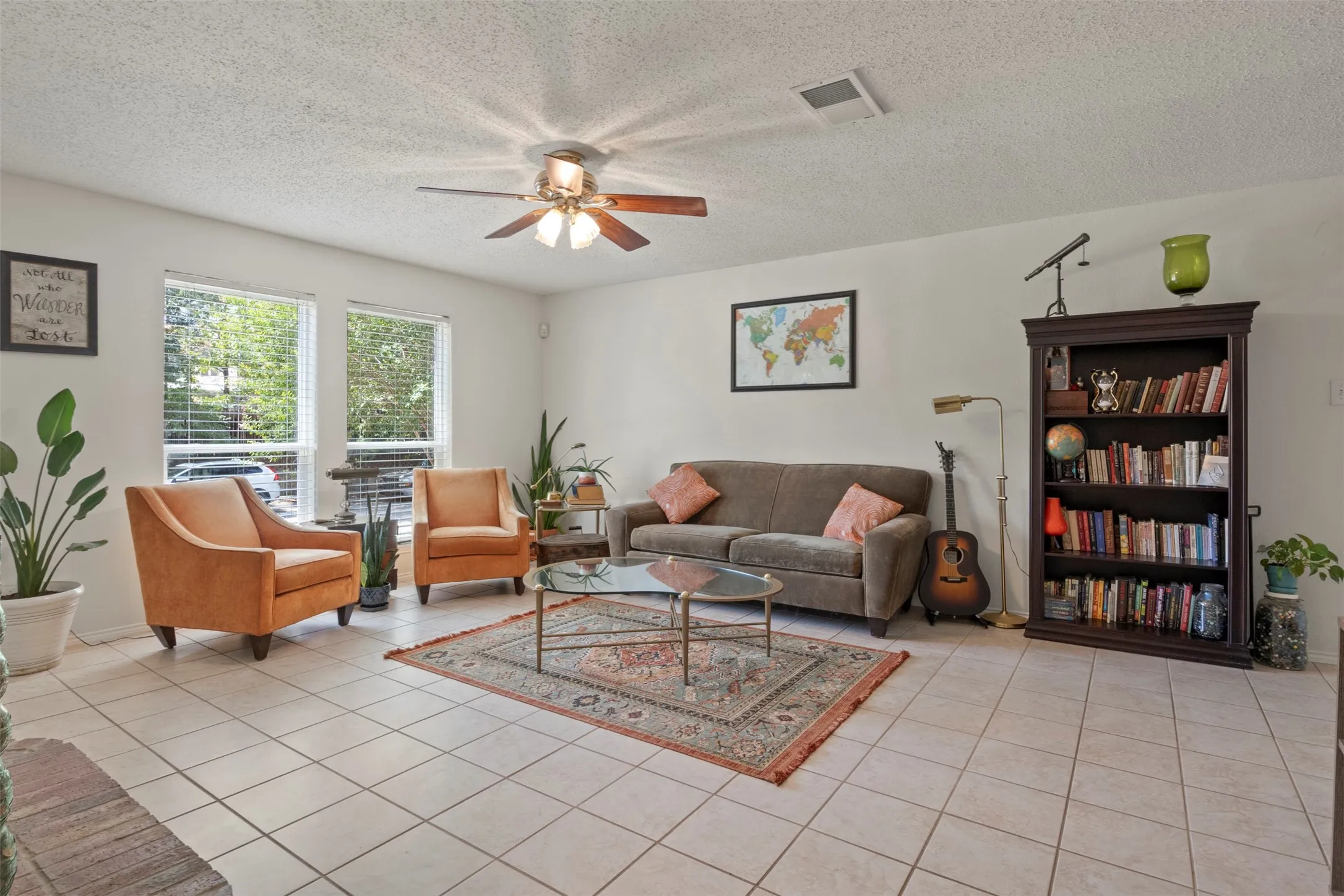 Single Family Residence For Sale in Denton County , 1428 Creekview Drive, Lewisville, Texas 75067, 3 Bedroom, 3 Bathroom, 2 Garage spaces, 2,576 Sqft, built in 1995, mls#21334283, Real Estate Agent in Lewisville, Homes For Sale in Denton county, Homes For Sale in Lewisville, Realtor in Lewisville Texas, Real Estate Brokerage Independent Realty Texas, Luminita Cordes Realtor