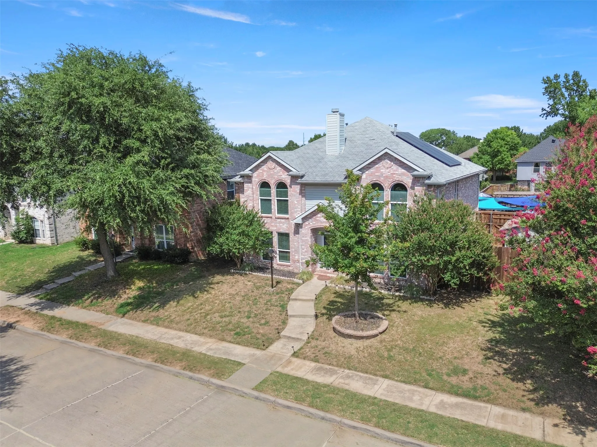 Single Family Residence For Sale in Denton County , 1428 Creekview Drive, Lewisville, Texas 75067, 3 Bedroom, 3 Bathroom, 2 Garage spaces, 2,576 Sqft, built in 1995, mls#21334283, Real Estate Agent in Lewisville, Homes For Sale in Denton county, Homes For Sale in Lewisville, Realtor in Lewisville Texas, Real Estate Brokerage Independent Realty Texas, Luminita Cordes Realtor