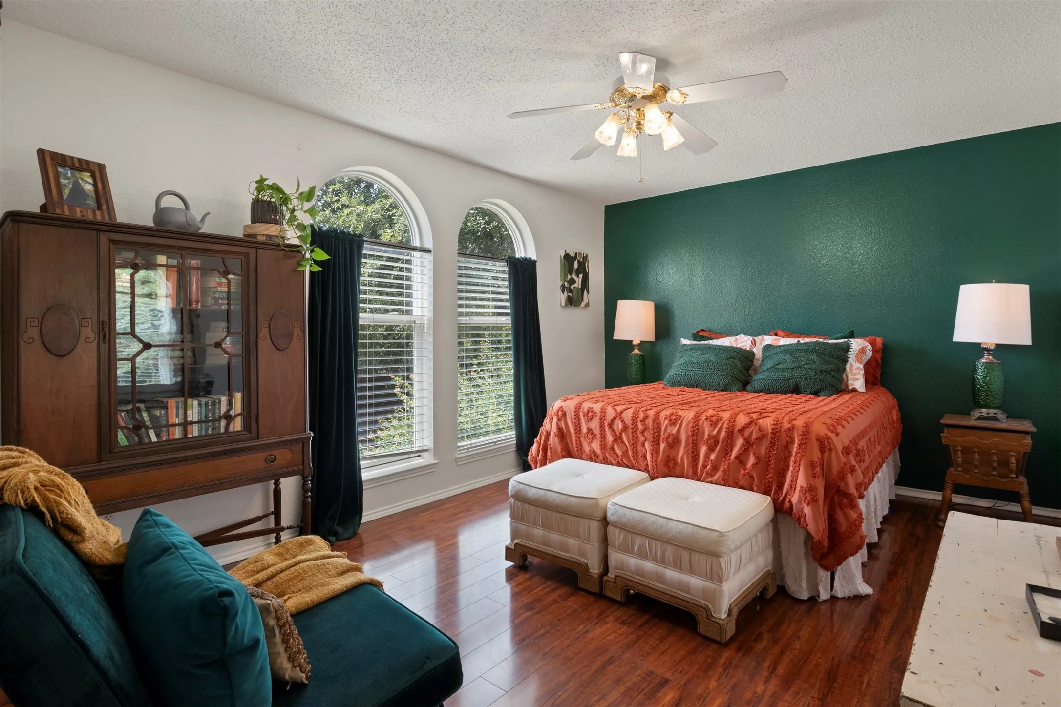 Single Family Residence For Sale in Denton County , 1428 Creekview Drive, Lewisville, Texas 75067, 3 Bedroom, 3 Bathroom, 2 Garage spaces, 2,576 Sqft, built in 1995, mls#21334283, Real Estate Agent in Lewisville, Homes For Sale in Denton county, Homes For Sale in Lewisville, Realtor in Lewisville Texas, Real Estate Brokerage Independent Realty Texas, Luminita Cordes Realtor