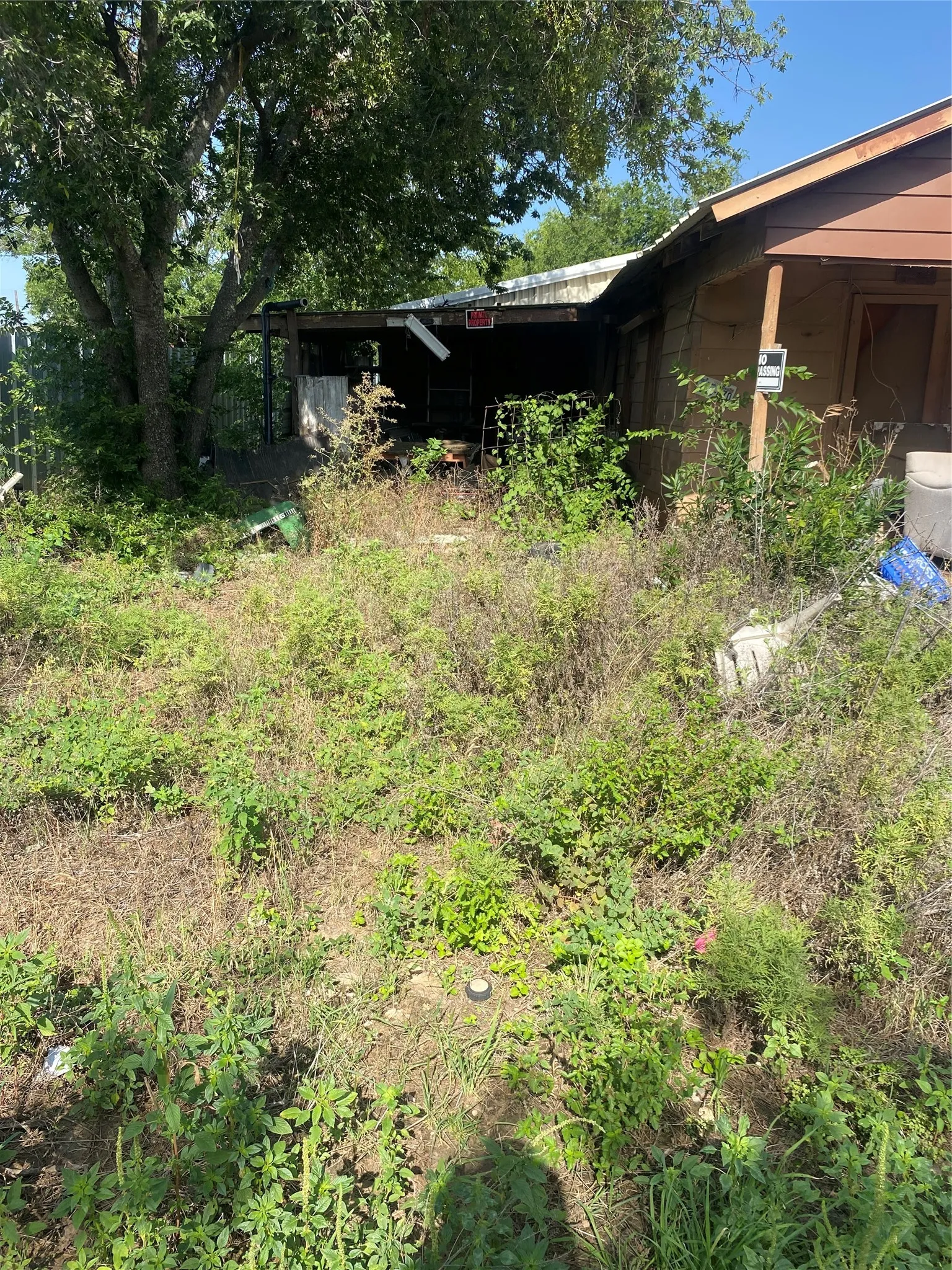 Single Family Residence For Sale in Coleman County , 1311 N Blanco Street, Coleman, Texas 76834, 2 Bedroom, 2 Bathroom, Garage spaces, 1,190 Sqft, built in 1950, mls#21334272, Real Estate Agent in Coleman, Homes For Sale in Coleman county, Homes For Sale in Coleman, Realtor in Coleman Texas, Real Estate Brokerage Independent Realty Texas, Luminita Cordes Realtor