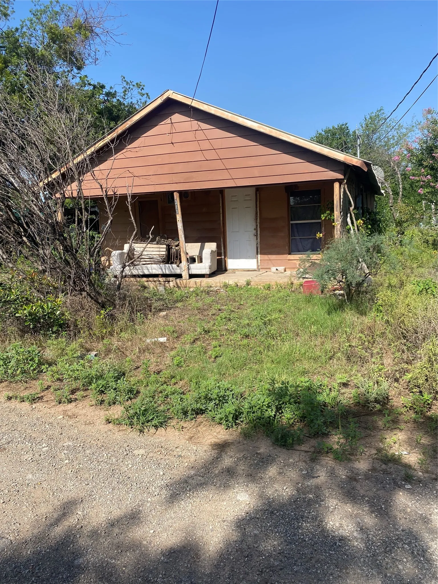Single Family Residence For Sale in Coleman County , 1311 N Blanco Street, Coleman, Texas 76834, 2 Bedroom, 2 Bathroom, Garage spaces, 1,190 Sqft, built in 1950, mls#21334272, Real Estate Agent in Coleman, Homes For Sale in Coleman county, Homes For Sale in Coleman, Realtor in Coleman Texas, Real Estate Brokerage Independent Realty Texas, Luminita Cordes Realtor