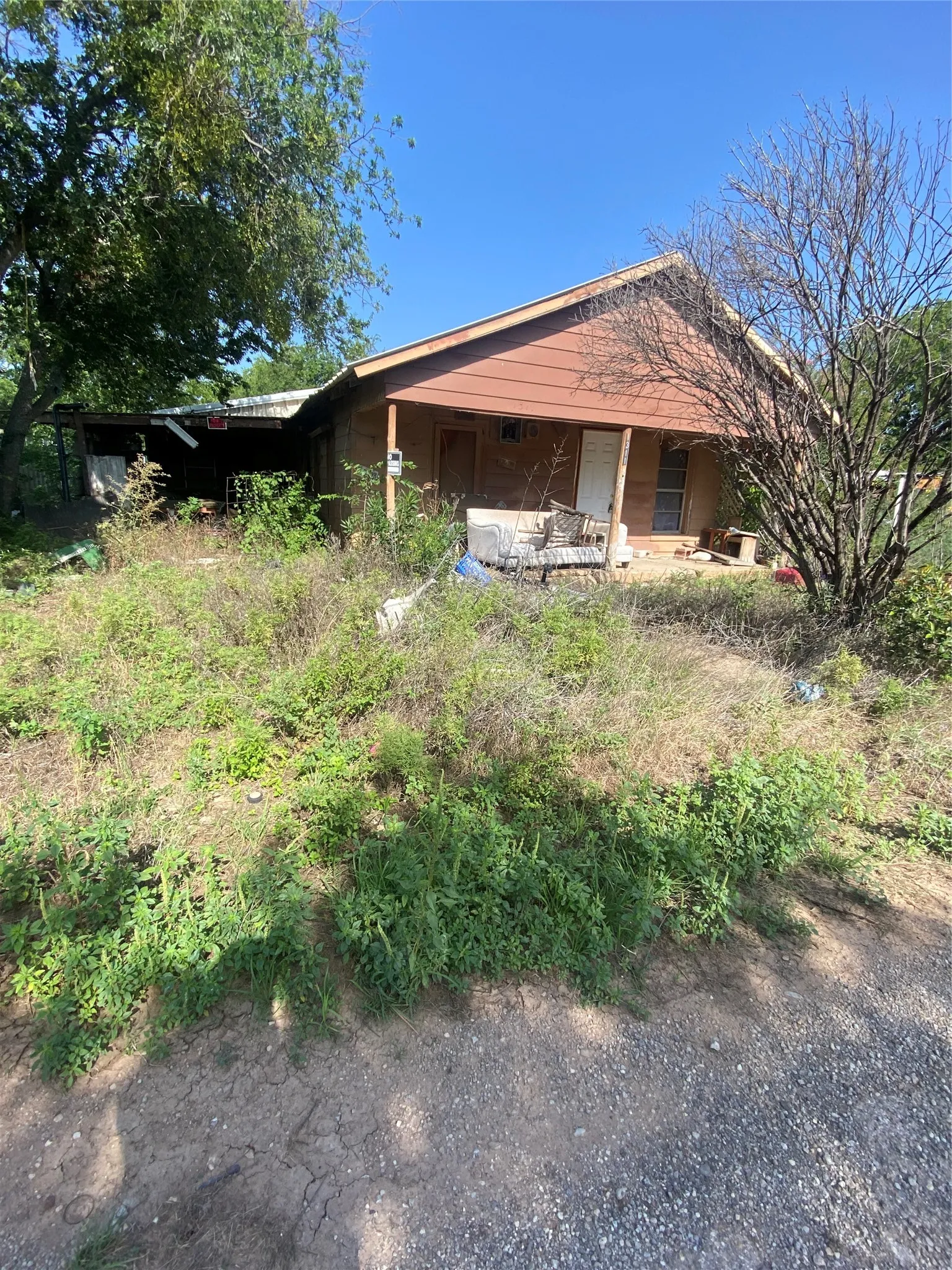Single Family Residence For Sale in Coleman County , 1311 N Blanco Street, Coleman, Texas 76834, 2 Bedroom, 2 Bathroom, Garage spaces, 1,190 Sqft, built in 1950, mls#21334272, Real Estate Agent in Coleman, Homes For Sale in Coleman county, Homes For Sale in Coleman, Realtor in Coleman Texas, Real Estate Brokerage Independent Realty Texas, Luminita Cordes Realtor