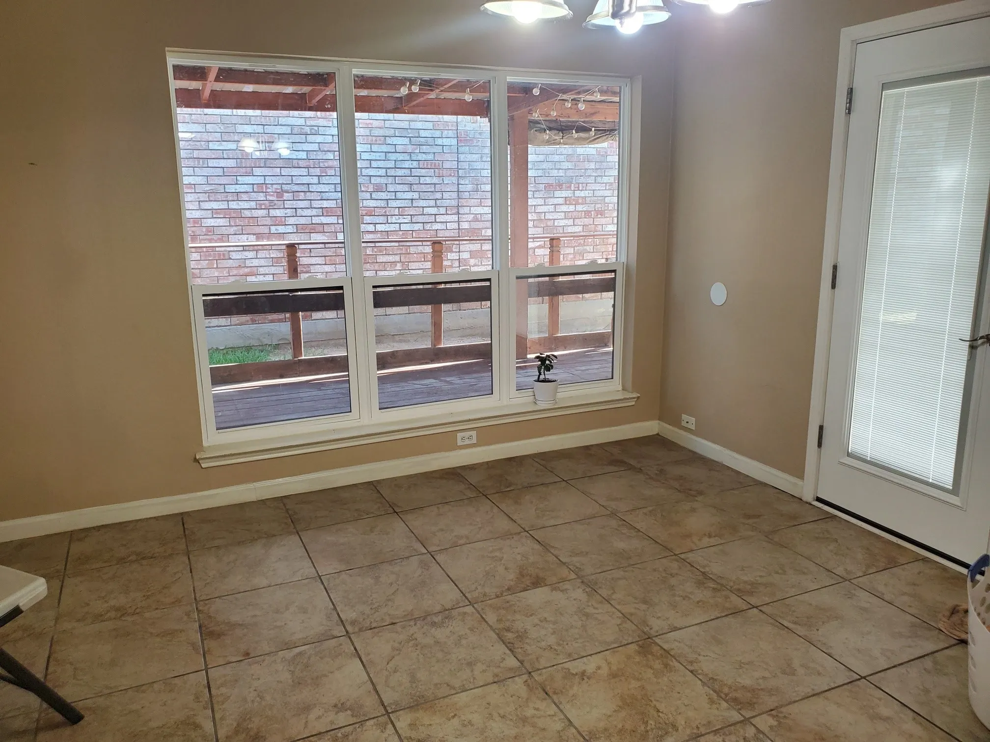 Single Family Residence For Sale in Denton County , 2920 Peninsula Way, Carrollton, Texas 75007, 3 Bedroom, 3 Bathroom, 2 Garage spaces, 1,653 Sqft, built in 1987, mls#21336433, Real Estate Agent in Carrollton, Homes For Sale in Denton county, Homes For Sale in Carrollton, Realtor in Carrollton Texas, Real Estate Brokerage Independent Realty Texas, Luminita Cordes Realtor