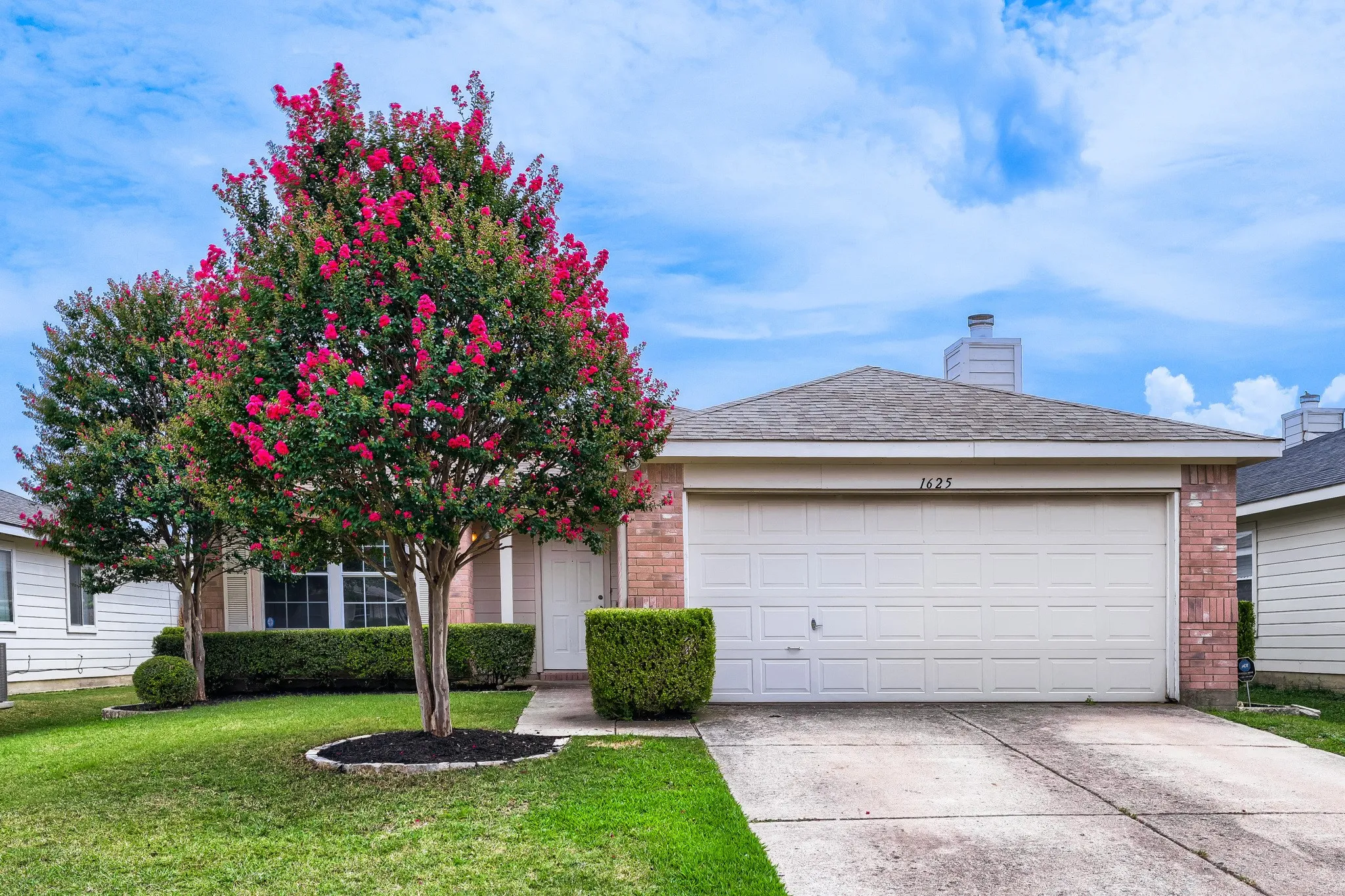 Single Family Residence For Sale in Collin County , 1625 White Oak Road, Anna, Texas 75409, 3 Bedroom, 2 Bathroom, 2 Garage spaces, 1,237 Sqft, built in 2002, mls#21333501, Real Estate Agent in Anna, Homes For Sale in Collin county, Homes For Sale in Anna, Realtor in Anna Texas, Real Estate Brokerage Independent Realty Texas, Luminita Cordes Realtor