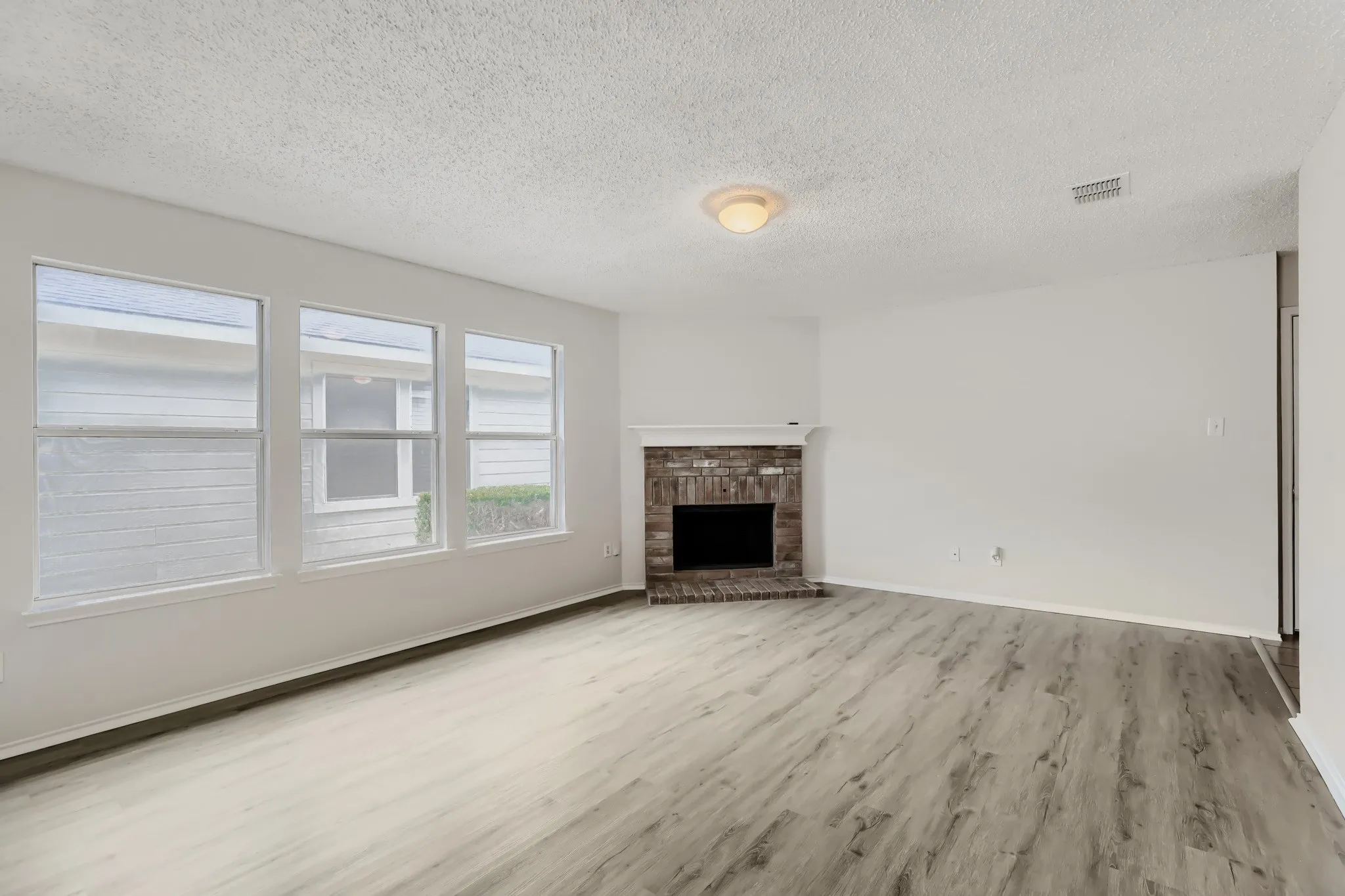 Single Family Residence For Sale in Collin County , 1625 White Oak Road, Anna, Texas 75409, 3 Bedroom, 2 Bathroom, 2 Garage spaces, 1,237 Sqft, built in 2002, mls#21333501, Real Estate Agent in Anna, Homes For Sale in Collin county, Homes For Sale in Anna, Realtor in Anna Texas, Real Estate Brokerage Independent Realty Texas, Luminita Cordes Realtor