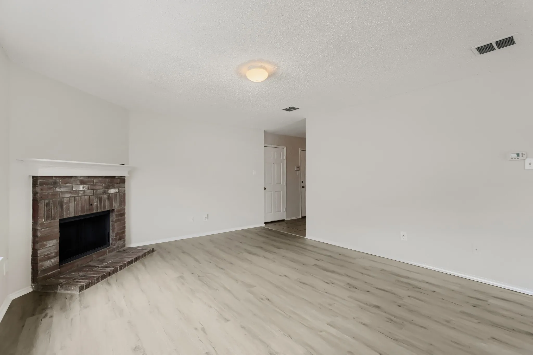 Single Family Residence For Sale in Collin County , 1625 White Oak Road, Anna, Texas 75409, 3 Bedroom, 2 Bathroom, 2 Garage spaces, 1,237 Sqft, built in 2002, mls#21333501, Real Estate Agent in Anna, Homes For Sale in Collin county, Homes For Sale in Anna, Realtor in Anna Texas, Real Estate Brokerage Independent Realty Texas, Luminita Cordes Realtor