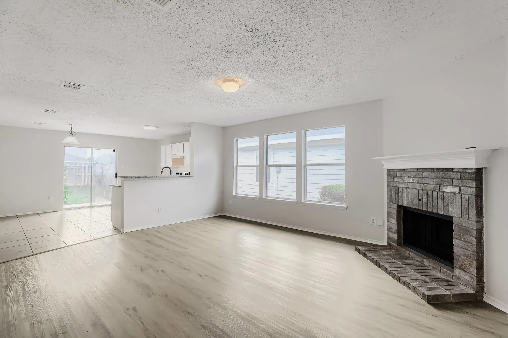 Single Family Residence For Sale in Collin County , 1625 White Oak Road, Anna, Texas 75409, 3 Bedroom, 2 Bathroom, 2 Garage spaces, 1,237 Sqft, built in 2002, mls#21333501, Real Estate Agent in Anna, Homes For Sale in Collin county, Homes For Sale in Anna, Realtor in Anna Texas, Real Estate Brokerage Independent Realty Texas, Luminita Cordes Realtor