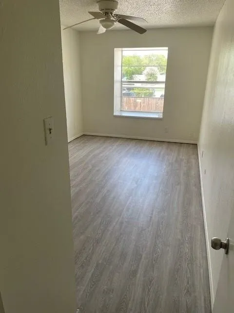 Single Family Residence For Rent in Denton County , 915 N Elm Street 4, Denton, Texas 76201, 3 Bedroom, 2 Bathroom, Garage spaces, 1,600 Sqft, built in 1968, mls#21336458, Real Estate Agent in Denton, Homes For Rent in Denton county, Homes For Rent in Denton, Realtor in Denton Texas, Real Estate Brokerage Independent Realty Texas, Luminita Cordes Realtor