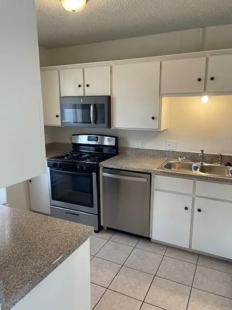 Single Family Residence For Rent in Denton County , 915 N Elm Street 4, Denton, Texas 76201, 3 Bedroom, 2 Bathroom, Garage spaces, 1,600 Sqft, built in 1968, mls#21336458, Real Estate Agent in Denton, Homes For Rent in Denton county, Homes For Rent in Denton, Realtor in Denton Texas, Real Estate Brokerage Independent Realty Texas, Luminita Cordes Realtor