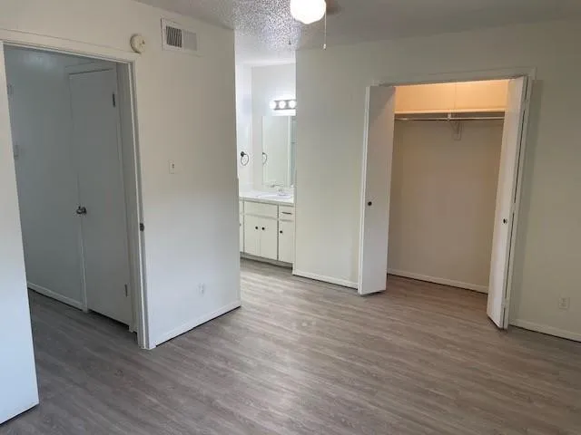 Single Family Residence For Rent in Denton County , 915 N Elm Street 4, Denton, Texas 76201, 3 Bedroom, 2 Bathroom, Garage spaces, 1,600 Sqft, built in 1968, mls#21336458, Real Estate Agent in Denton, Homes For Rent in Denton county, Homes For Rent in Denton, Realtor in Denton Texas, Real Estate Brokerage Independent Realty Texas, Luminita Cordes Realtor