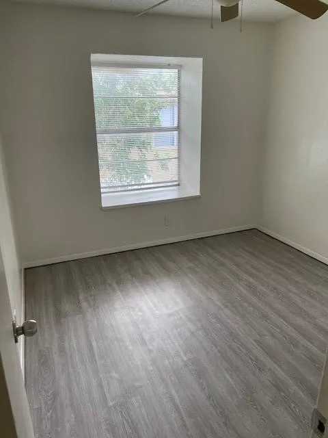 Single Family Residence For Rent in Denton County , 915 N Elm Street 4, Denton, Texas 76201, 3 Bedroom, 2 Bathroom, Garage spaces, 1,600 Sqft, built in 1968, mls#21336458, Real Estate Agent in Denton, Homes For Rent in Denton county, Homes For Rent in Denton, Realtor in Denton Texas, Real Estate Brokerage Independent Realty Texas, Luminita Cordes Realtor