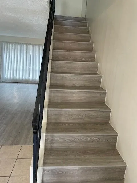 Single Family Residence For Rent in Denton County , 915 N Elm Street 4, Denton, Texas 76201, 3 Bedroom, 2 Bathroom, Garage spaces, 1,600 Sqft, built in 1968, mls#21336458, Real Estate Agent in Denton, Homes For Rent in Denton county, Homes For Rent in Denton, Realtor in Denton Texas, Real Estate Brokerage Independent Realty Texas, Luminita Cordes Realtor