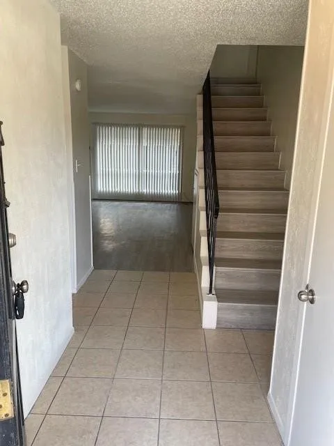 Single Family Residence For Rent in Denton County , 915 N Elm Street 4, Denton, Texas 76201, 3 Bedroom, 2 Bathroom, Garage spaces, 1,600 Sqft, built in 1968, mls#21336458, Real Estate Agent in Denton, Homes For Rent in Denton county, Homes For Rent in Denton, Realtor in Denton Texas, Real Estate Brokerage Independent Realty Texas, Luminita Cordes Realtor