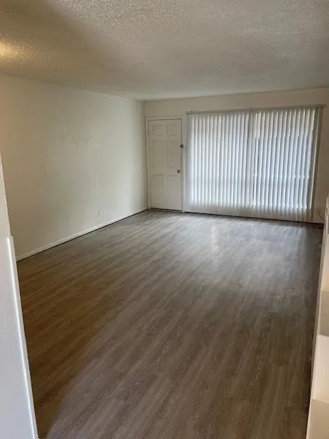 Single Family Residence For Rent in Denton County , 915 N Elm Street 4, Denton, Texas 76201, 3 Bedroom, 2 Bathroom, Garage spaces, 1,600 Sqft, built in 1968, mls#21336458, Real Estate Agent in Denton, Homes For Rent in Denton county, Homes For Rent in Denton, Realtor in Denton Texas, Real Estate Brokerage Independent Realty Texas, Luminita Cordes Realtor