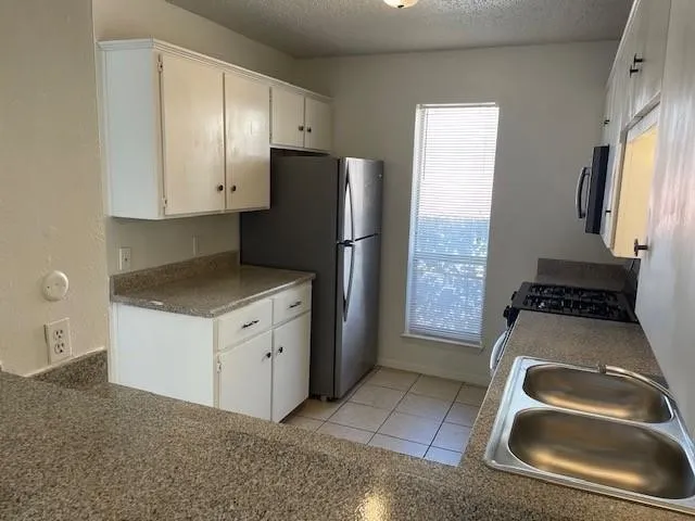 Single Family Residence For Rent in Denton County , 915 N Elm Street 4, Denton, Texas 76201, 3 Bedroom, 2 Bathroom, Garage spaces, 1,600 Sqft, built in 1968, mls#21336458, Real Estate Agent in Denton, Homes For Rent in Denton county, Homes For Rent in Denton, Realtor in Denton Texas, Real Estate Brokerage Independent Realty Texas, Luminita Cordes Realtor