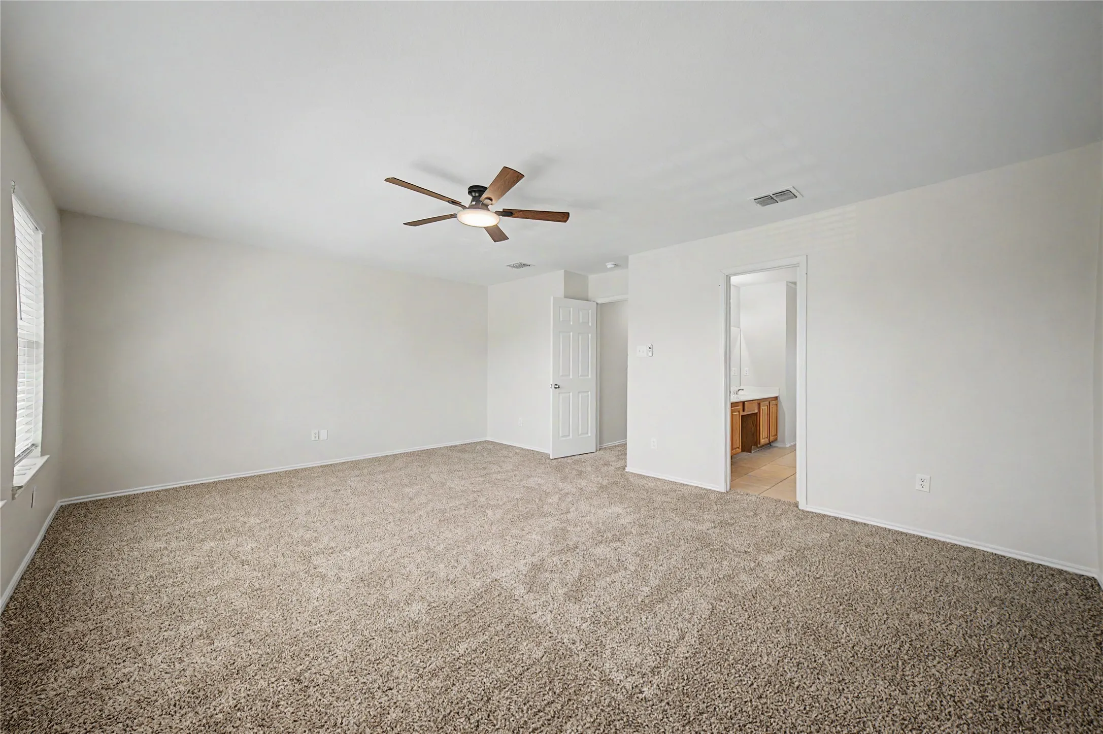 Single Family Residence For Rent in Denton County , 1901 Cliffrose, Little Elm, Texas 75068, 4 Bedroom, 3 Bathroom, 2 Garage spaces, 2,478 Sqft, built in 2005, mls#21336484, Real Estate Agent in Little Elm, Homes For Rent in Denton county, Homes For Rent in Little Elm, Realtor in Little Elm Texas, Real Estate Brokerage Independent Realty Texas, Luminita Cordes Realtor