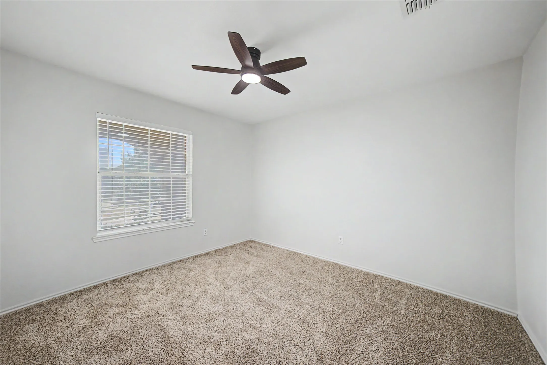 Single Family Residence For Rent in Denton County , 1901 Cliffrose, Little Elm, Texas 75068, 4 Bedroom, 3 Bathroom, 2 Garage spaces, 2,478 Sqft, built in 2005, mls#21336484, Real Estate Agent in Little Elm, Homes For Rent in Denton county, Homes For Rent in Little Elm, Realtor in Little Elm Texas, Real Estate Brokerage Independent Realty Texas, Luminita Cordes Realtor