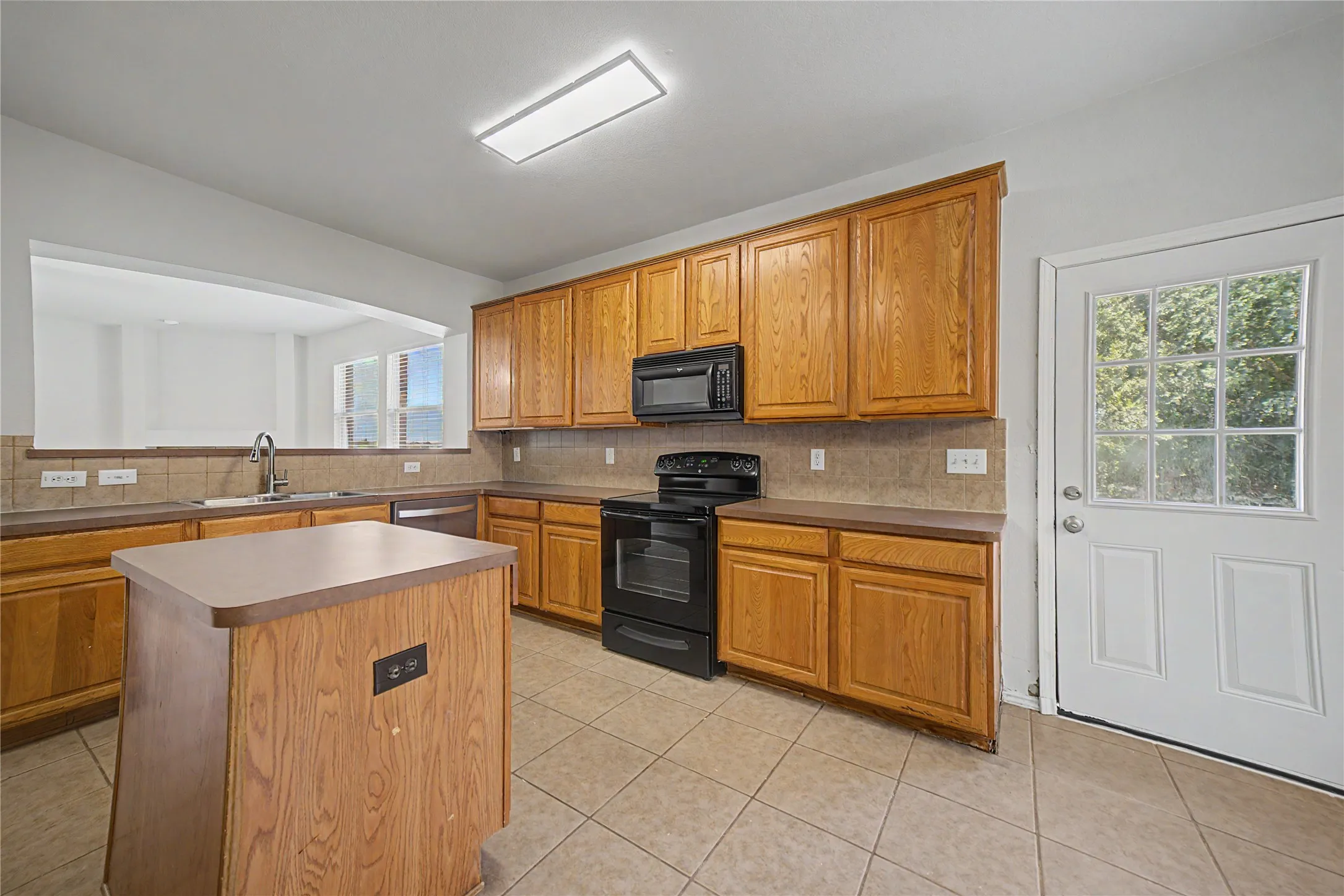 Single Family Residence For Rent in Denton County , 1901 Cliffrose, Little Elm, Texas 75068, 4 Bedroom, 3 Bathroom, 2 Garage spaces, 2,478 Sqft, built in 2005, mls#21336484, Real Estate Agent in Little Elm, Homes For Rent in Denton county, Homes For Rent in Little Elm, Realtor in Little Elm Texas, Real Estate Brokerage Independent Realty Texas, Luminita Cordes Realtor