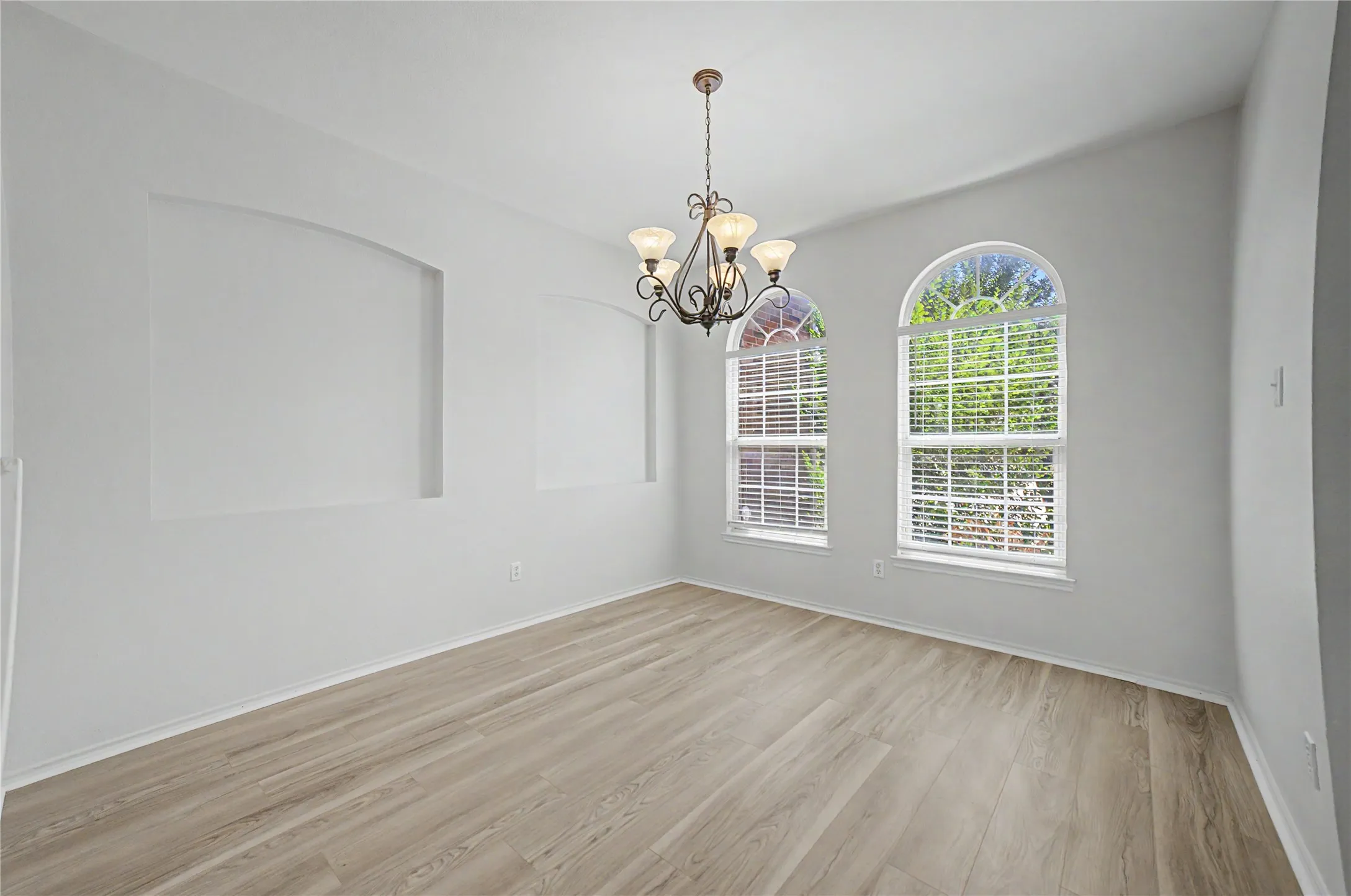Single Family Residence For Rent in Denton County , 1901 Cliffrose, Little Elm, Texas 75068, 4 Bedroom, 3 Bathroom, 2 Garage spaces, 2,478 Sqft, built in 2005, mls#21336484, Real Estate Agent in Little Elm, Homes For Rent in Denton county, Homes For Rent in Little Elm, Realtor in Little Elm Texas, Real Estate Brokerage Independent Realty Texas, Luminita Cordes Realtor