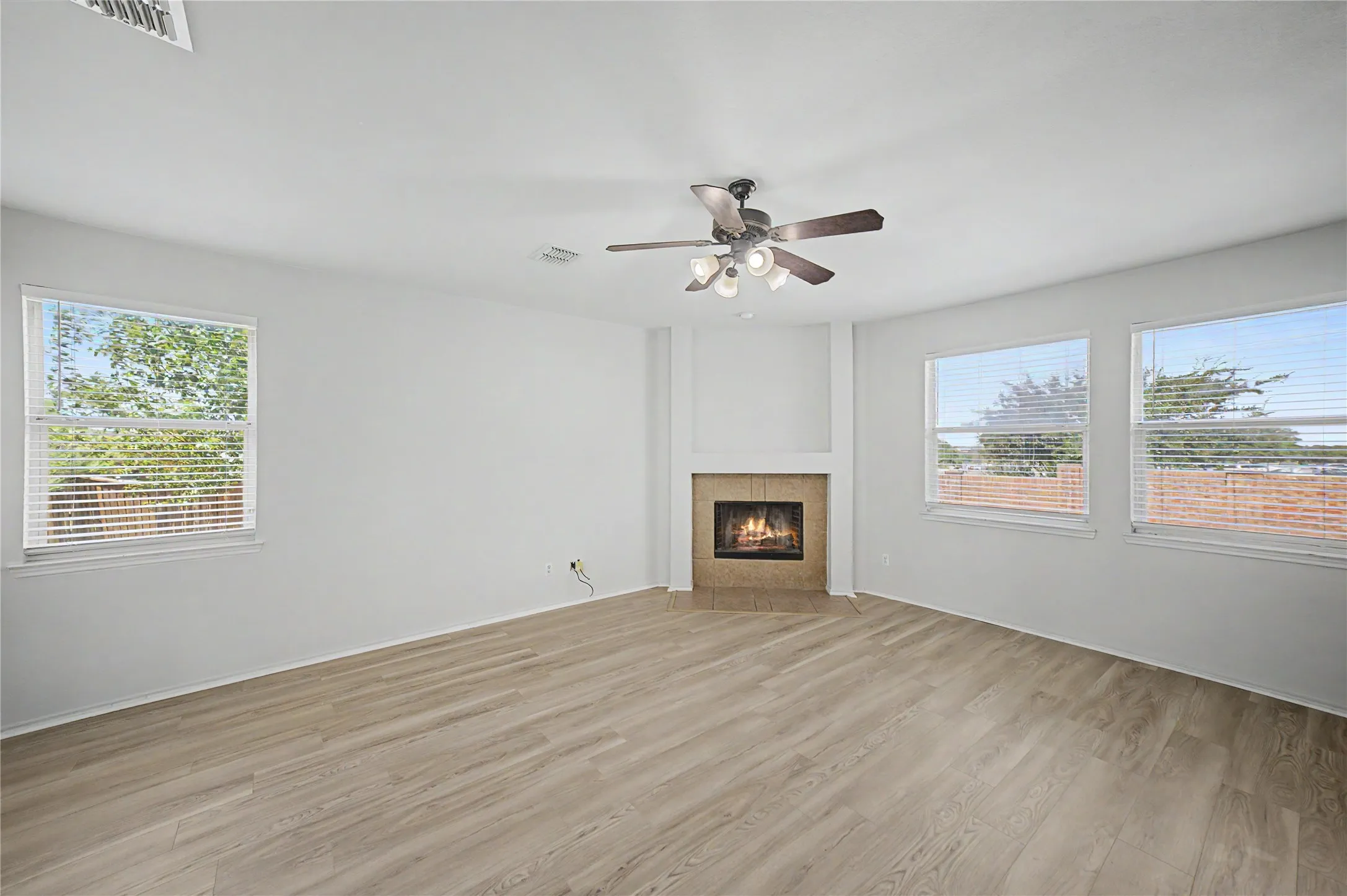 Single Family Residence For Rent in Denton County , 1901 Cliffrose, Little Elm, Texas 75068, 4 Bedroom, 3 Bathroom, 2 Garage spaces, 2,478 Sqft, built in 2005, mls#21336484, Real Estate Agent in Little Elm, Homes For Rent in Denton county, Homes For Rent in Little Elm, Realtor in Little Elm Texas, Real Estate Brokerage Independent Realty Texas, Luminita Cordes Realtor