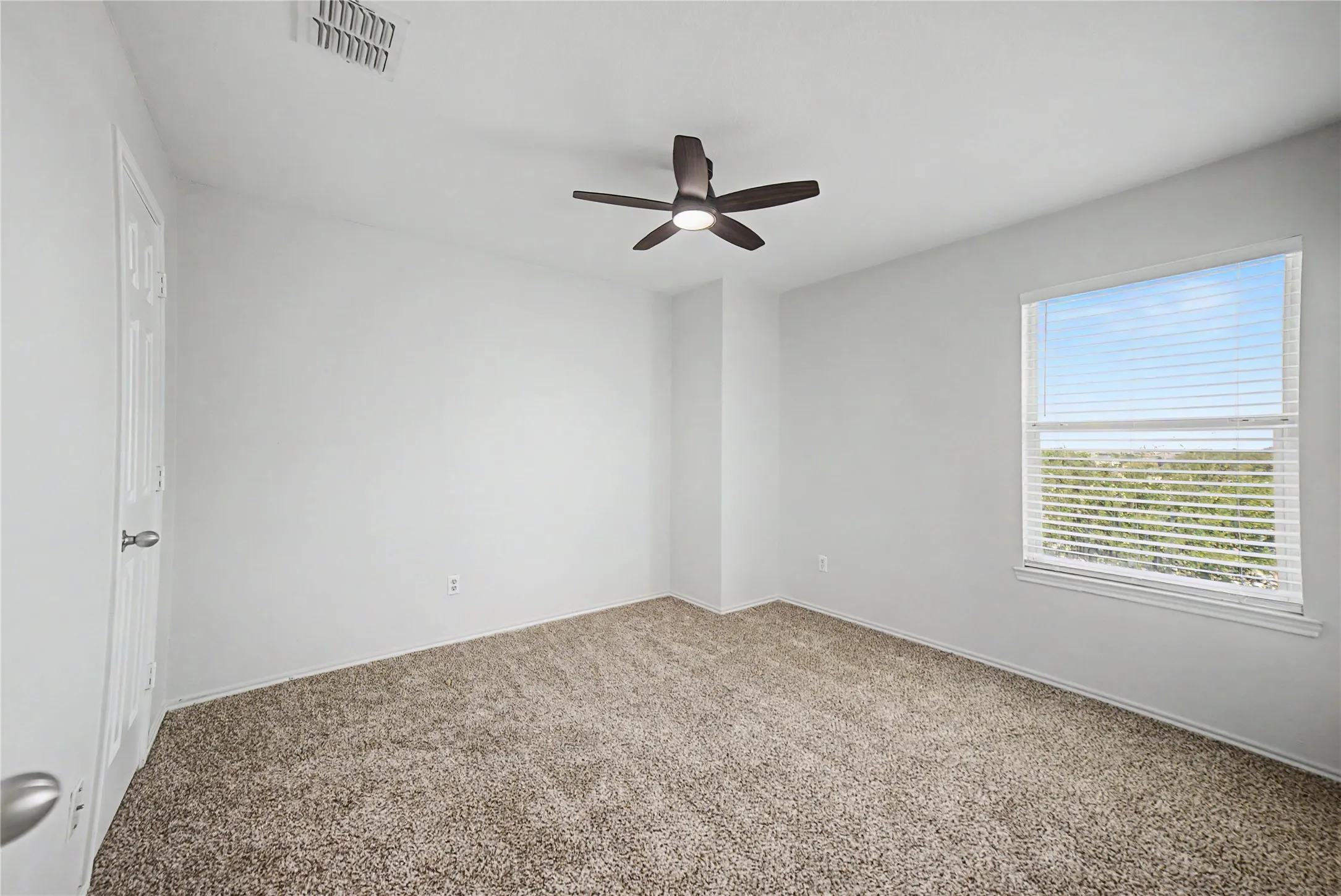 Single Family Residence For Rent in Denton County , 1901 Cliffrose, Little Elm, Texas 75068, 4 Bedroom, 3 Bathroom, 2 Garage spaces, 2,478 Sqft, built in 2005, mls#21336484, Real Estate Agent in Little Elm, Homes For Rent in Denton county, Homes For Rent in Little Elm, Realtor in Little Elm Texas, Real Estate Brokerage Independent Realty Texas, Luminita Cordes Realtor