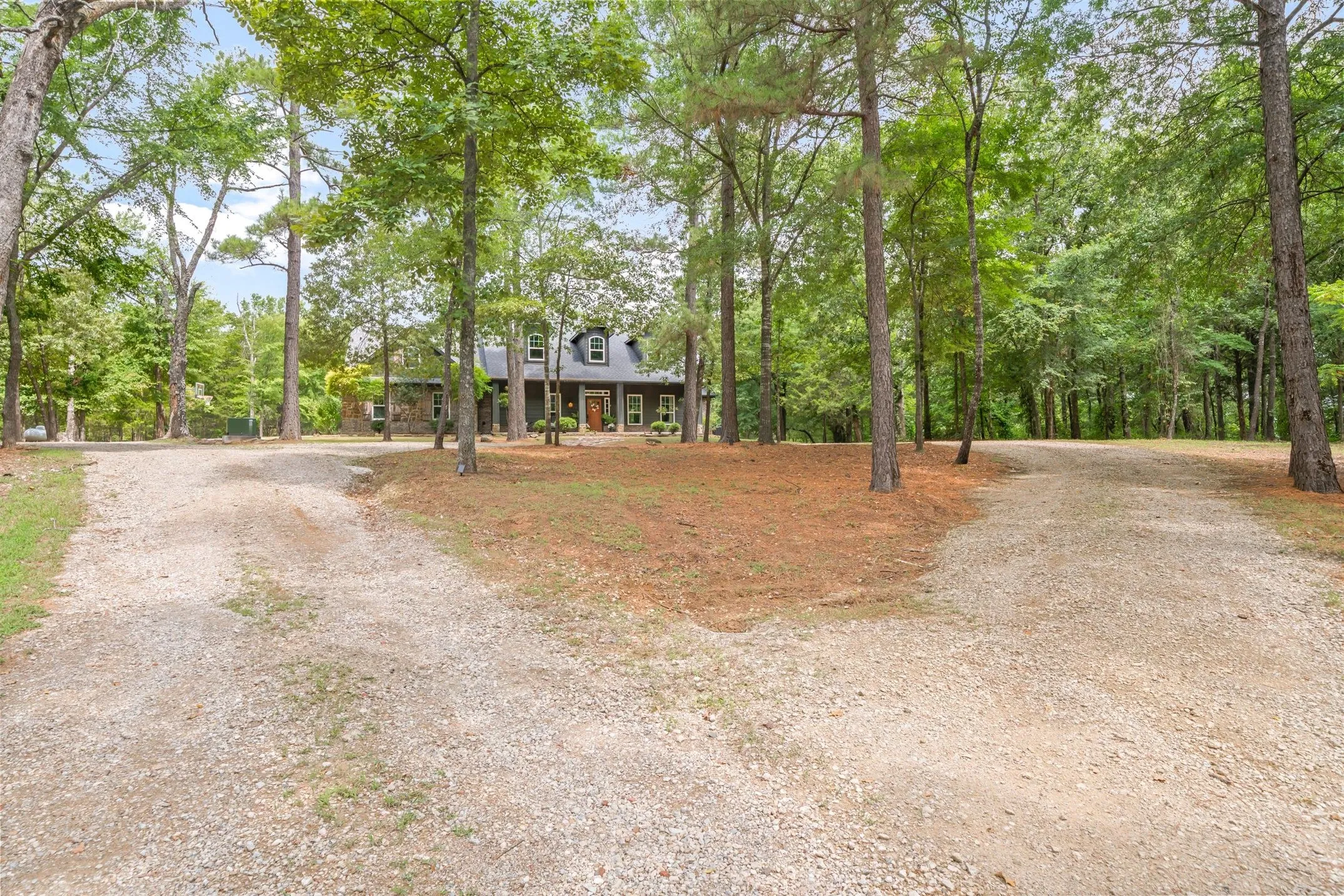 Single Family Residence For Sale in Van Zandt County , 11088 State Highway 19, Edgewood, Texas 75117, 4 Bedrooms, 3 Bathrooms, 2 Garage spaces, 3,520 Sqft, built in 2016, Price $1,200,000, mls#21336477, Real Estate Agent in Edgewood, Homes For Sale in Van Zandt county, Homes For Sale in Edgewood, Realtor in Edgewood Texas, Real Estate Brokerage Independent Realty Texas, Luminita Cordes Realtor