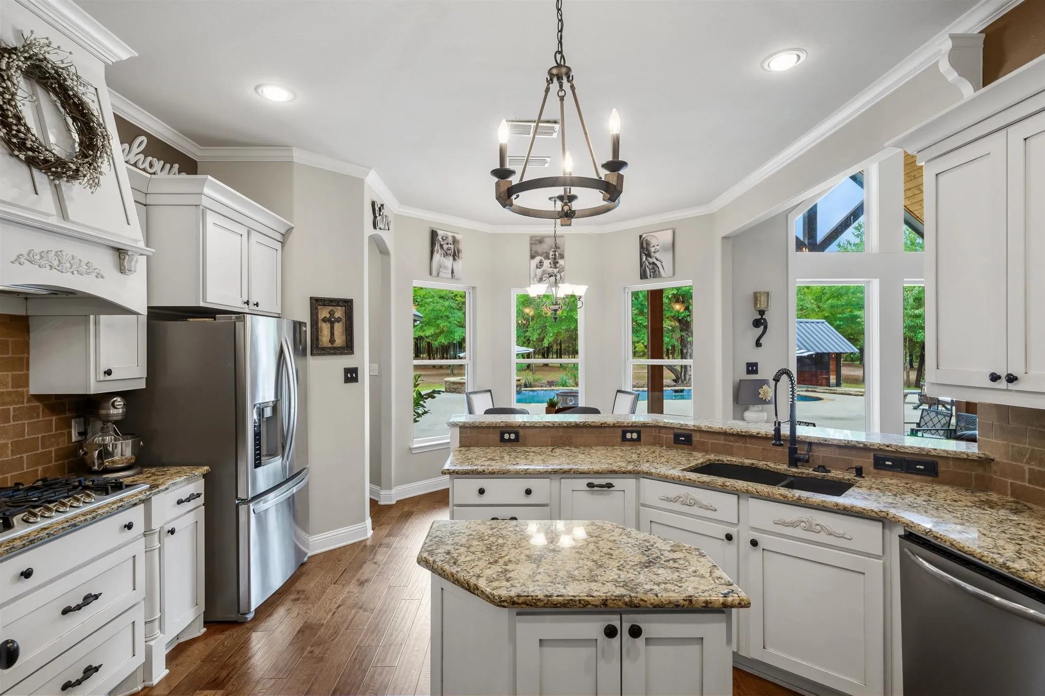Single Family Residence For Sale in Van Zandt County , 11088 State Highway 19, Edgewood, Texas 75117, 4 Bedrooms, 3 Bathrooms, 2 Garage spaces, 3,520 Sqft, built in 2016, Price $1,200,000, mls#21336477, Real Estate Agent in Edgewood, Homes For Sale in Van Zandt county, Homes For Sale in Edgewood, Realtor in Edgewood Texas, Real Estate Brokerage Independent Realty Texas, Luminita Cordes Realtor