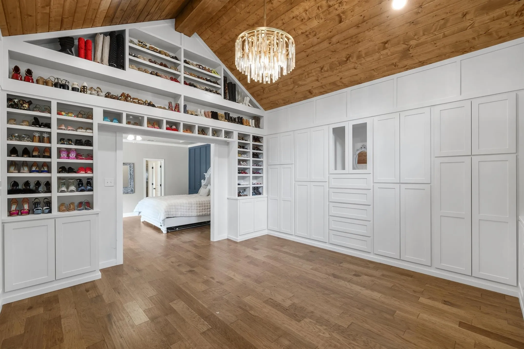 Single Family Residence For Sale in Van Zandt County , 11088 State Highway 19, Edgewood, Texas 75117, 4 Bedrooms, 3 Bathrooms, 2 Garage spaces, 3,520 Sqft, built in 2016, Price $1,200,000, mls#21336477, Real Estate Agent in Edgewood, Homes For Sale in Van Zandt county, Homes For Sale in Edgewood, Realtor in Edgewood Texas, Real Estate Brokerage Independent Realty Texas, Luminita Cordes Realtor