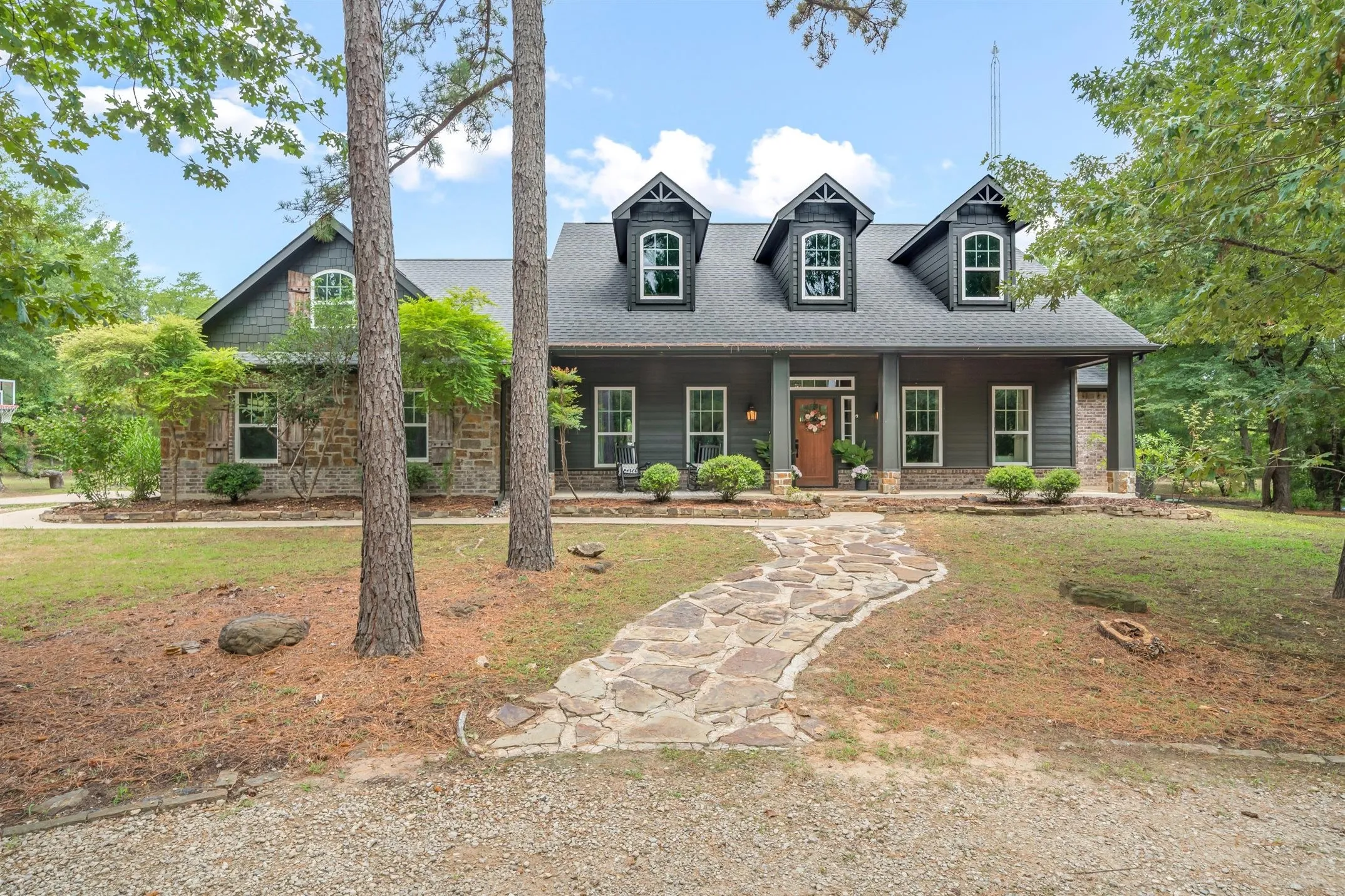 Single Family Residence For Sale in Van Zandt County , 11088 State Highway 19, Edgewood, Texas 75117, 4 Bedrooms, 3 Bathrooms, 2 Garage spaces, 3,520 Sqft, built in 2016, Price $1,200,000, mls#21336477, Real Estate Agent in Edgewood, Homes For Sale in Van Zandt county, Homes For Sale in Edgewood, Realtor in Edgewood Texas, Real Estate Brokerage Independent Realty Texas, Luminita Cordes Realtor