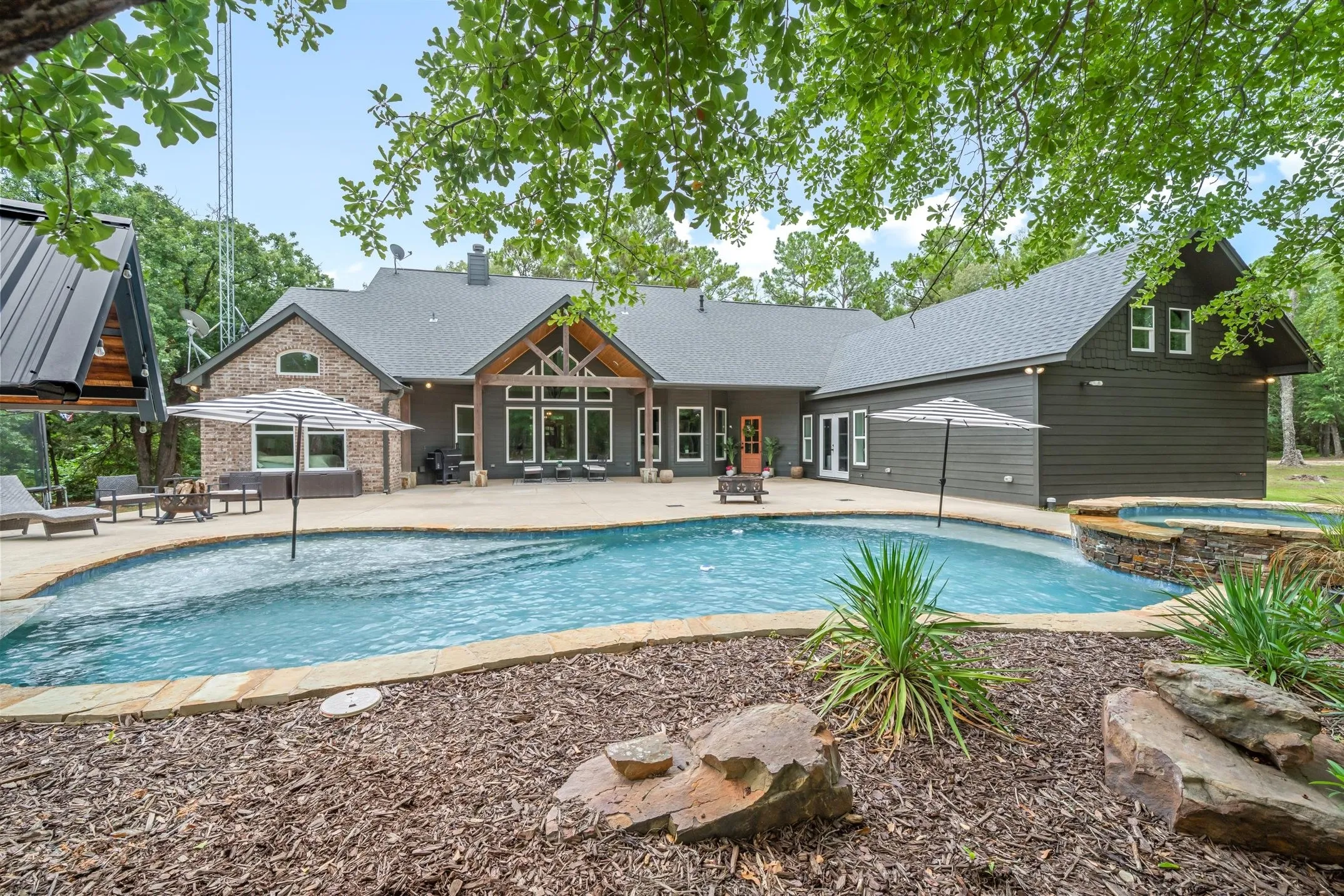 Single Family Residence For Sale in Van Zandt County , 11088 State Highway 19, Edgewood, Texas 75117, 4 Bedrooms, 3 Bathrooms, 2 Garage spaces, 3,520 Sqft, built in 2016, Price $1,200,000, mls#21336477, Real Estate Agent in Edgewood, Homes For Sale in Van Zandt county, Homes For Sale in Edgewood, Realtor in Edgewood Texas, Real Estate Brokerage Independent Realty Texas, Luminita Cordes Realtor